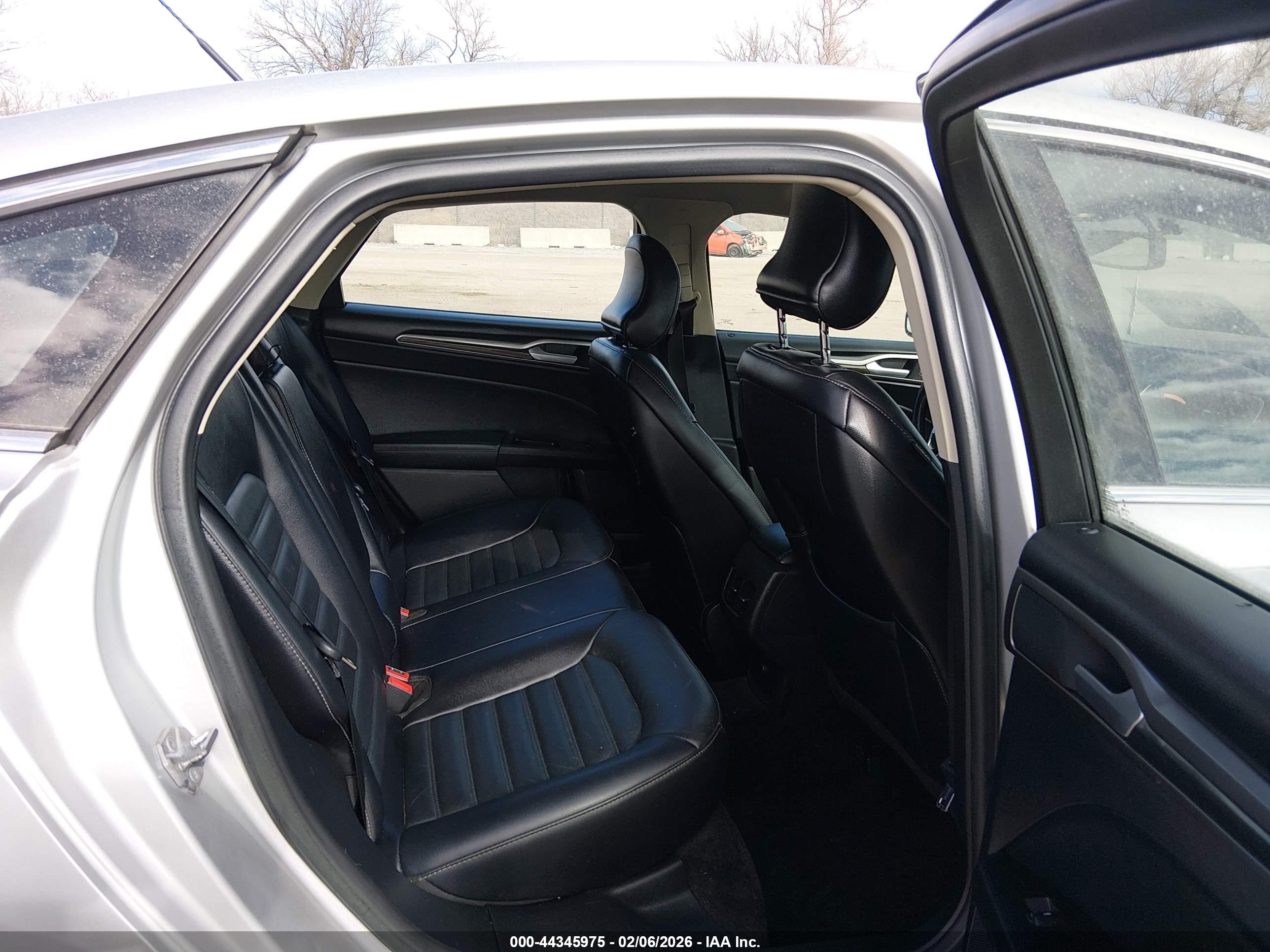FORD FUSION image 8