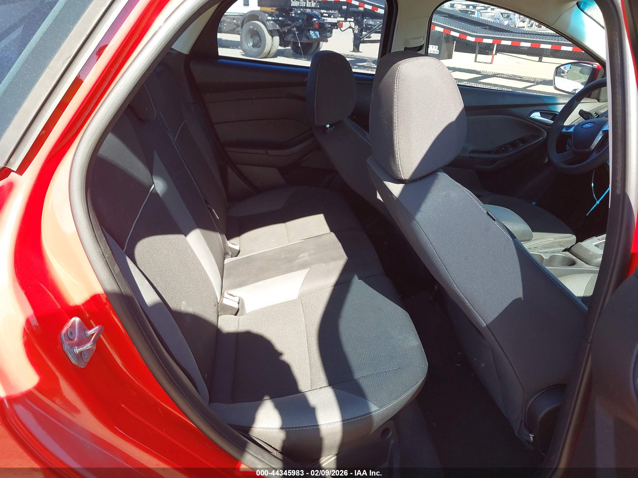 FORD FOCUS image 8