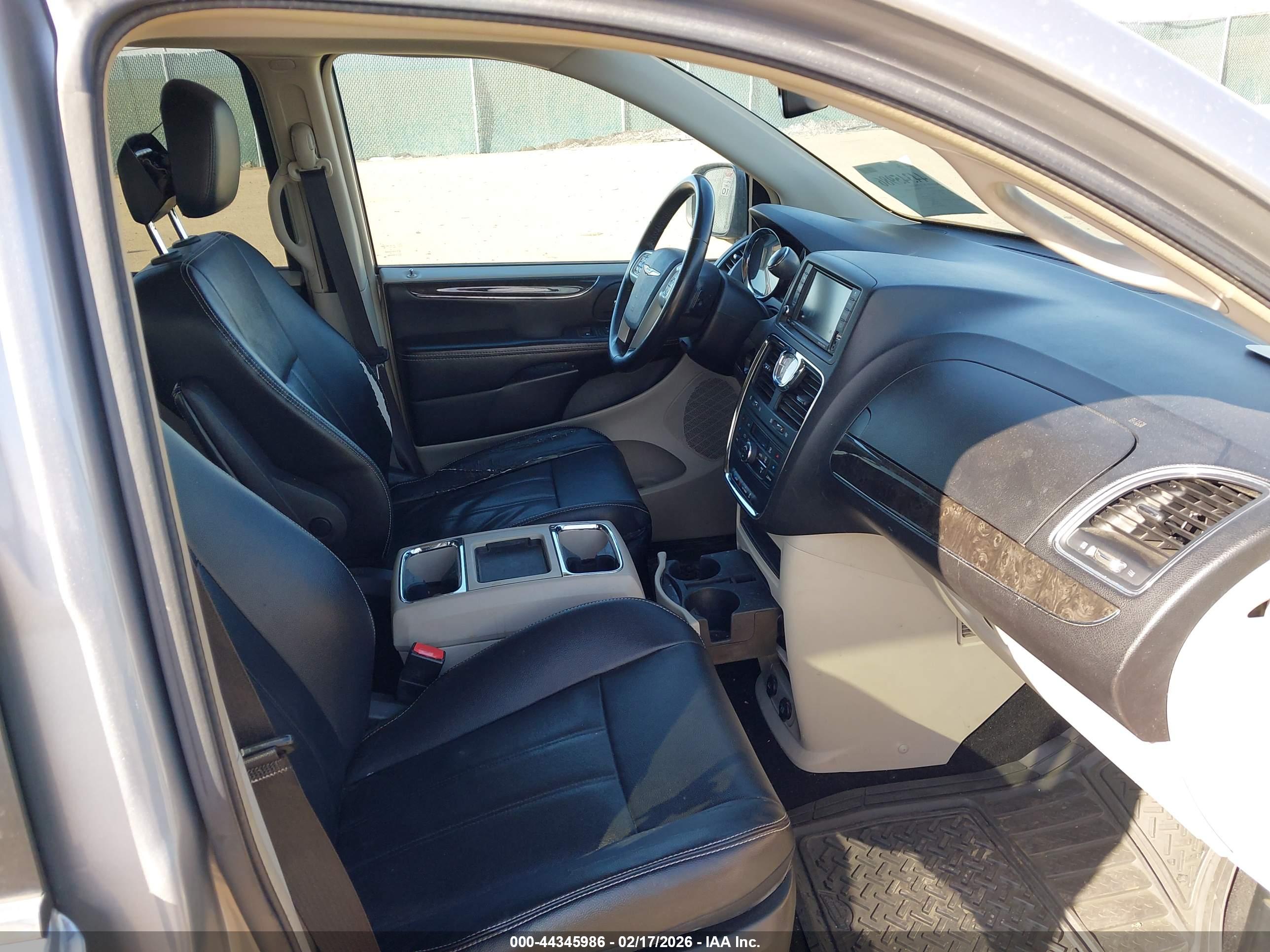 CHRYSLER TOWN image 5