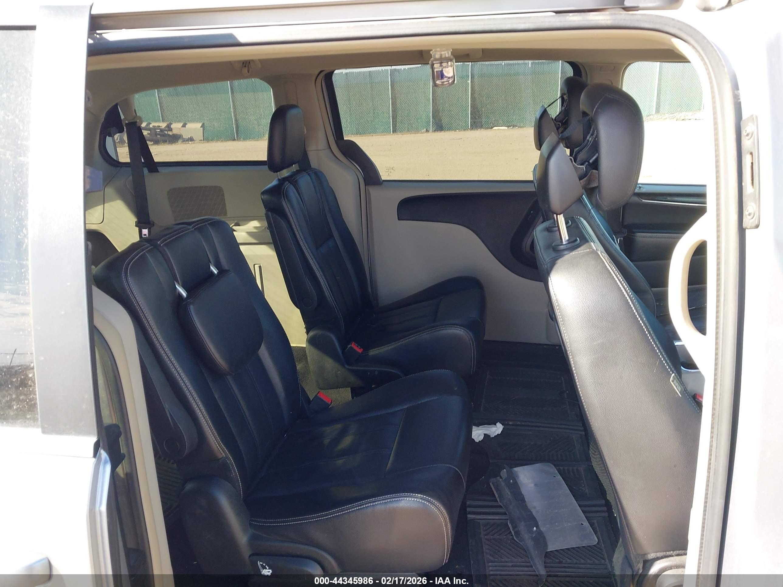 CHRYSLER TOWN image 8