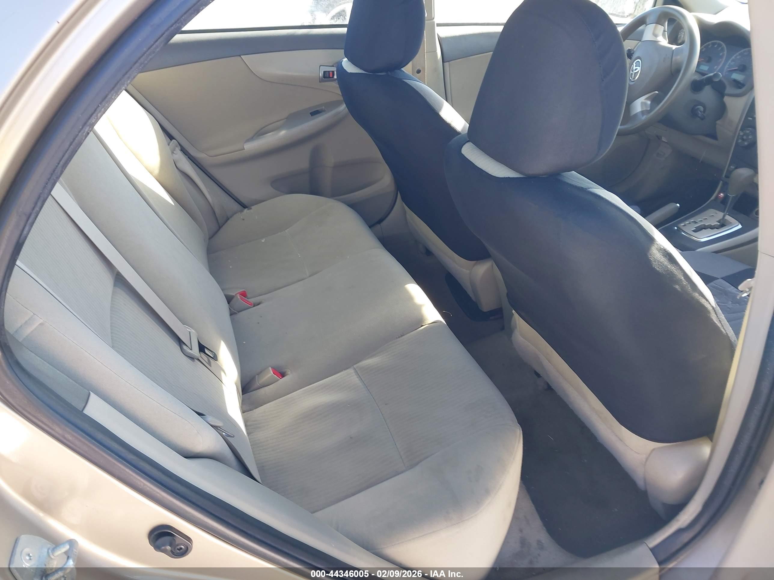 TOYOTA COROLLA image 8