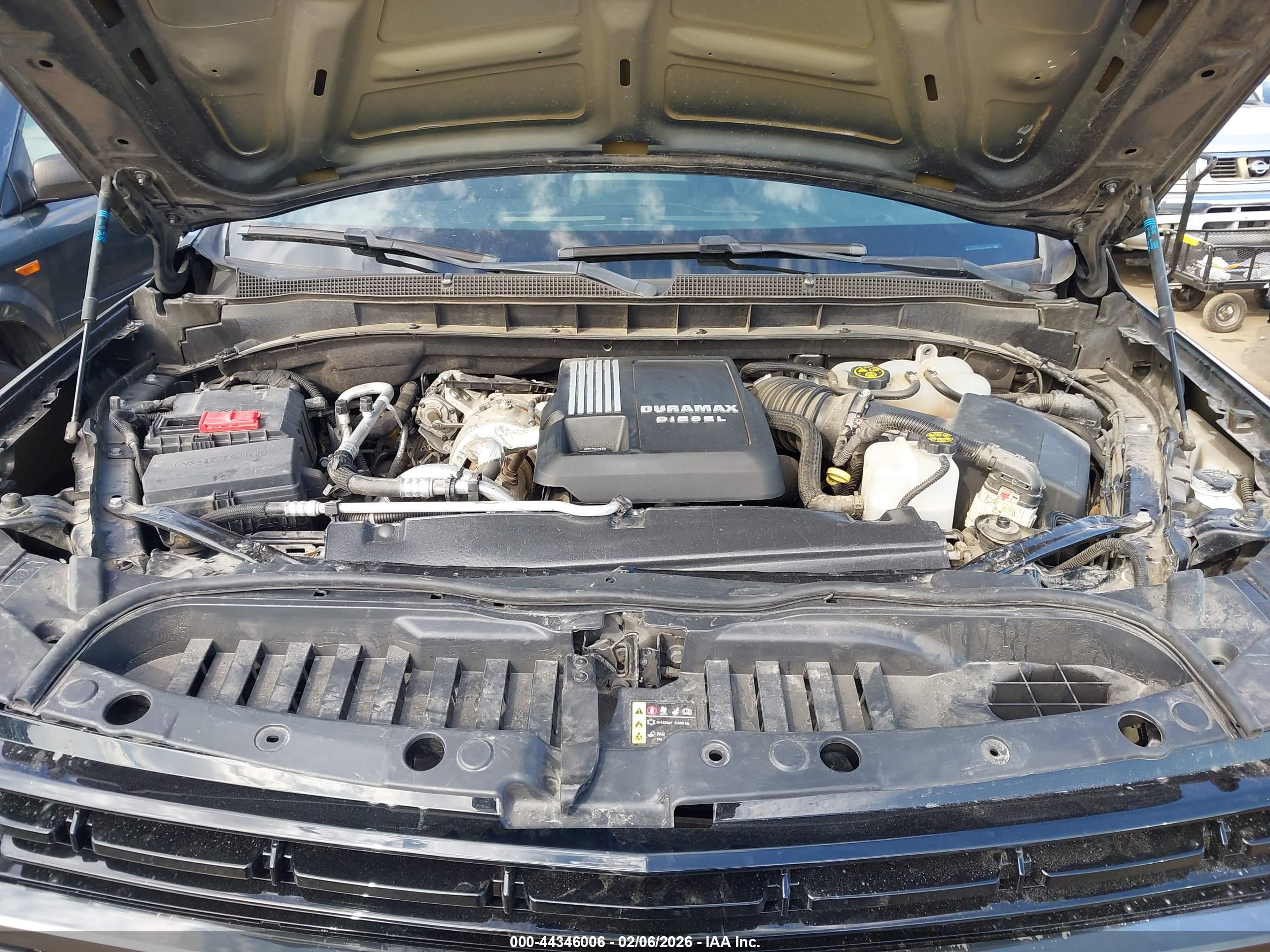 CHEVROLET SUBURBAN image 10