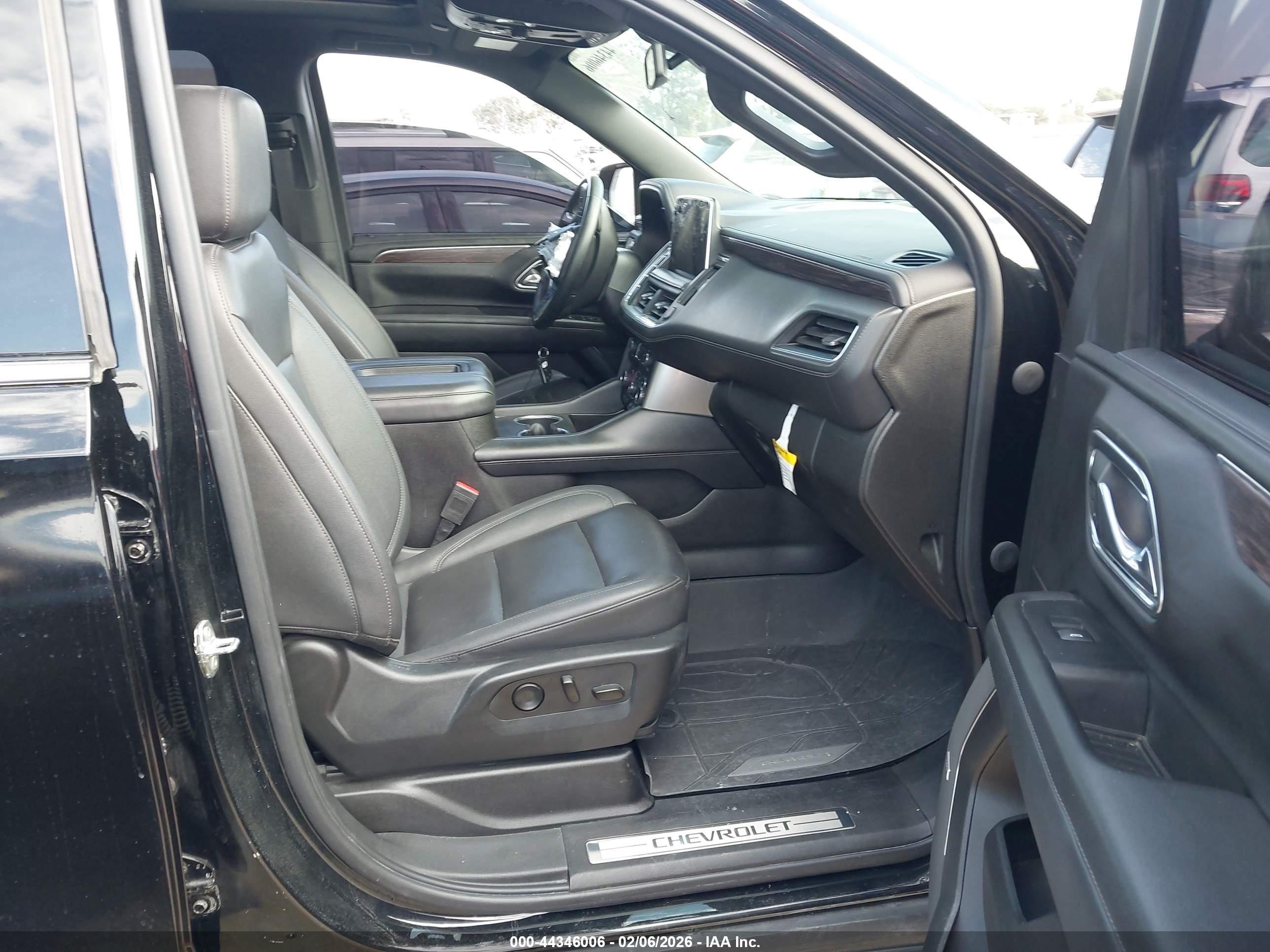 CHEVROLET SUBURBAN image 5