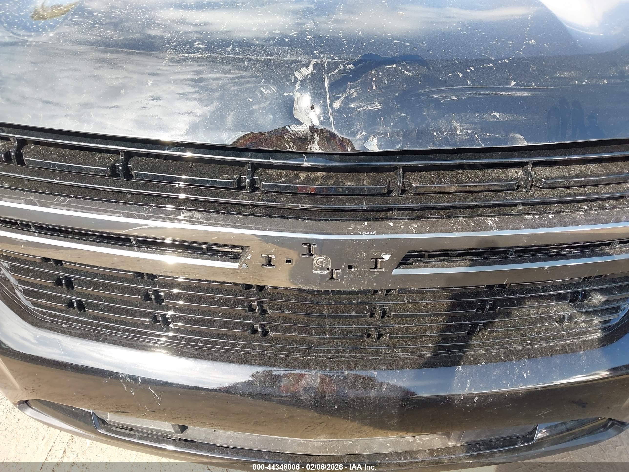 CHEVROLET SUBURBAN image 6