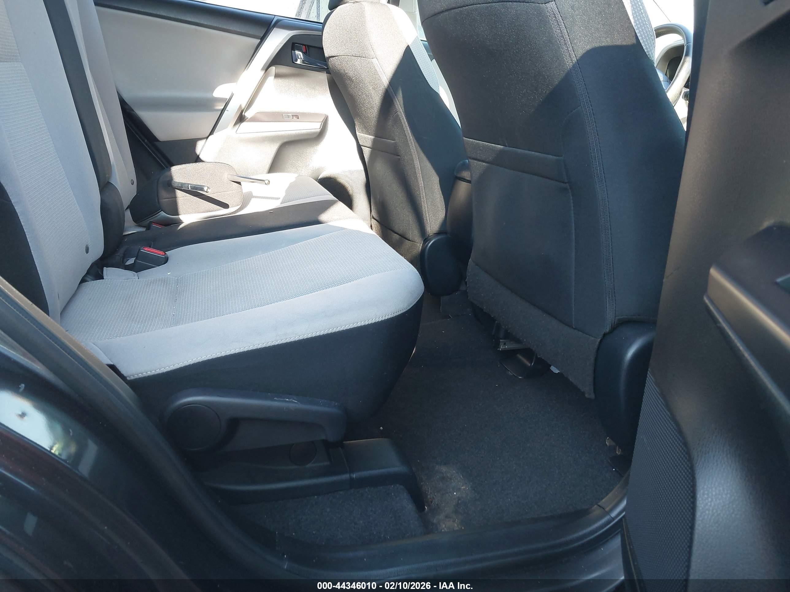 TOYOTA RAV4 image 8