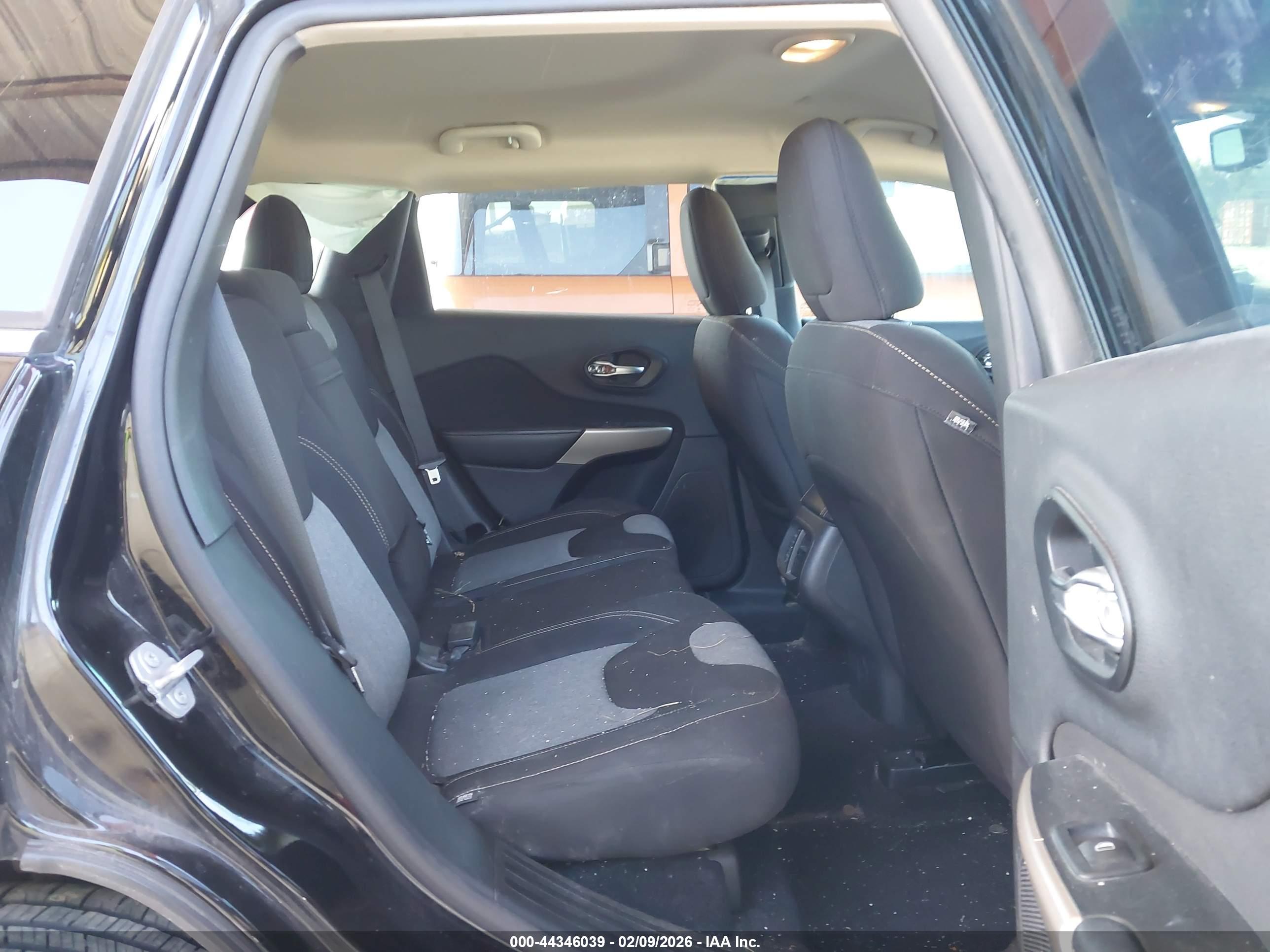 JEEP CHEROKEE image 8