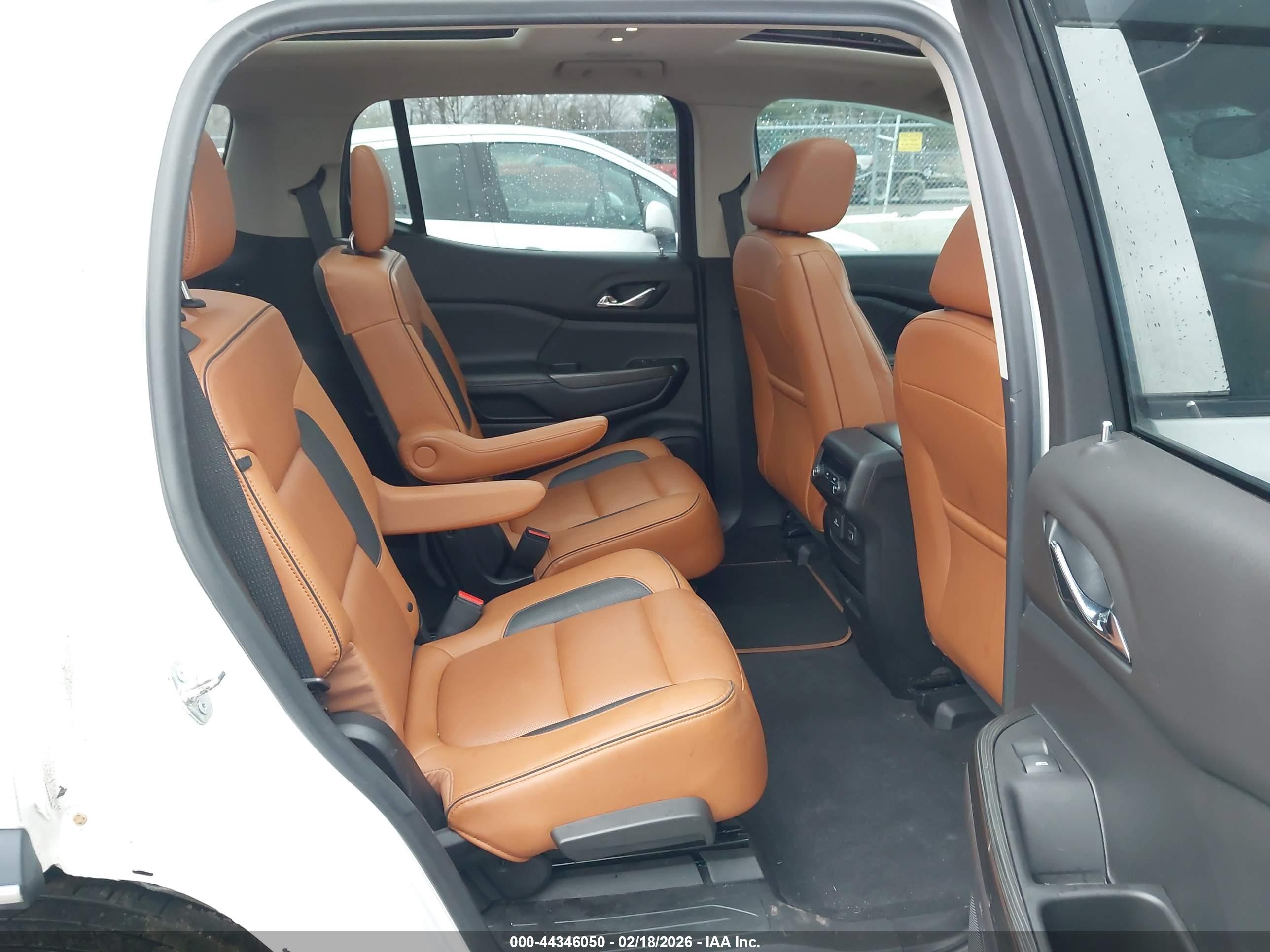 GMC ACADIA image 8
