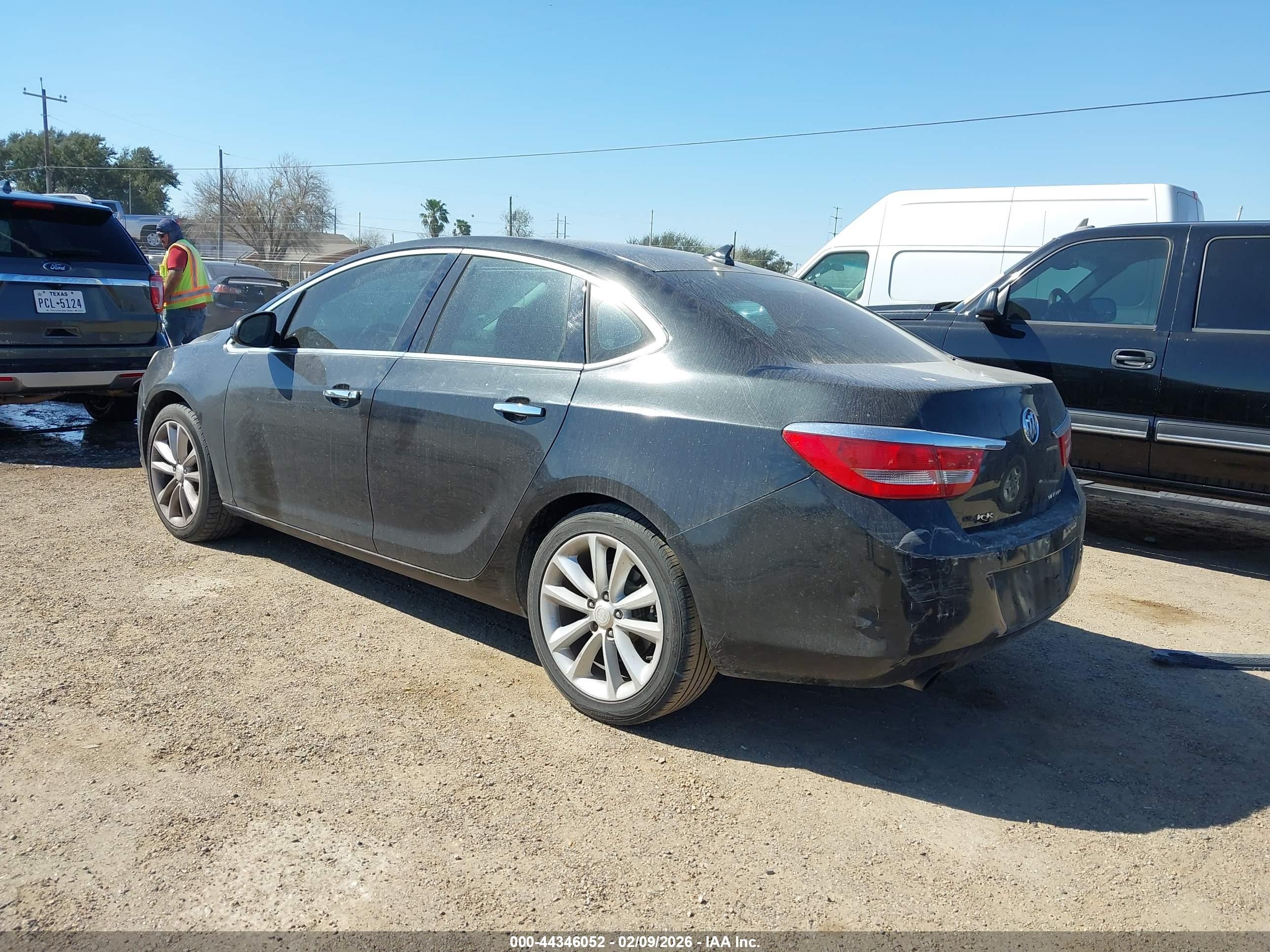 BUICK VERANO image 3