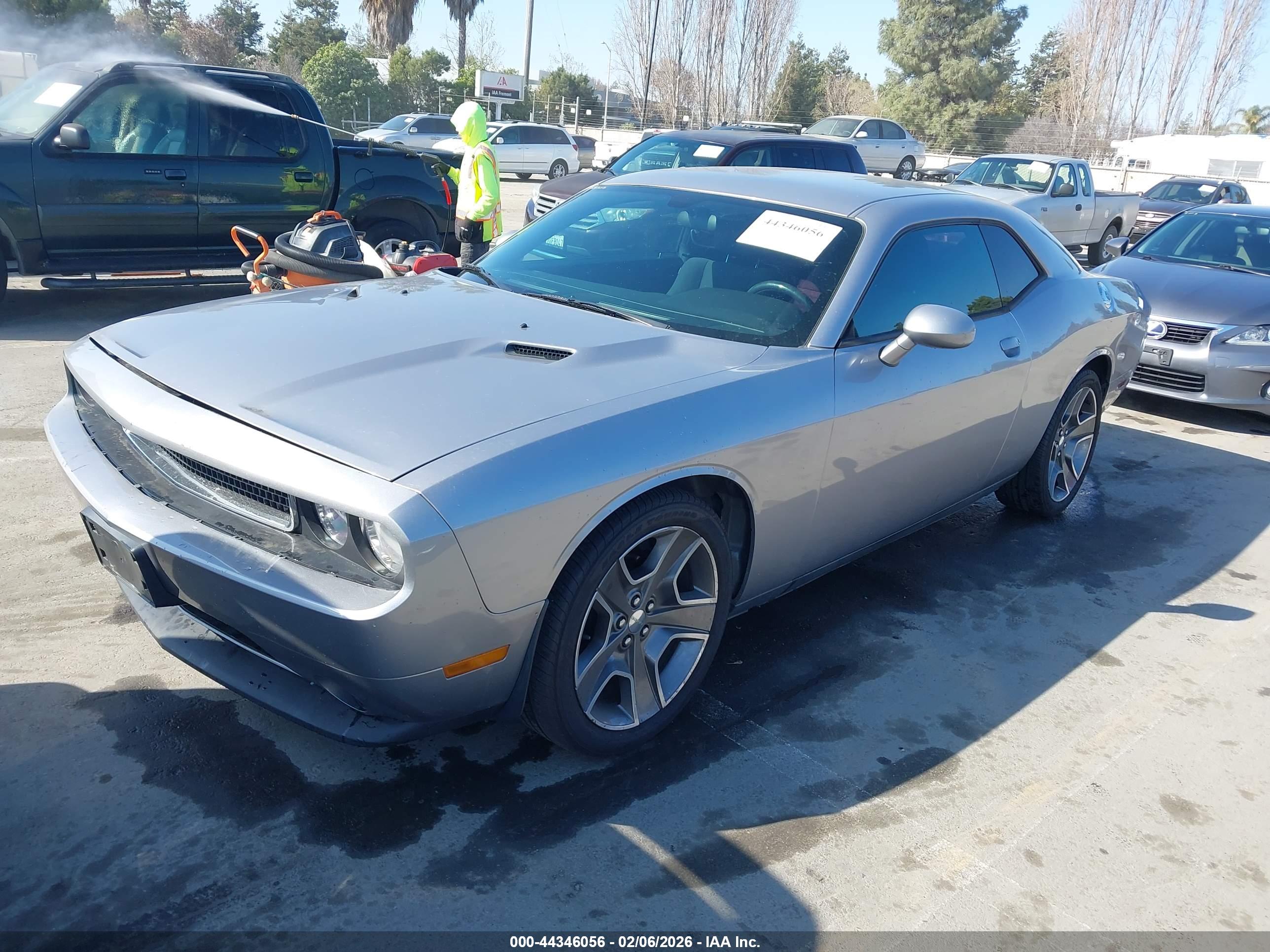 DODGE CHALLENGER image 2