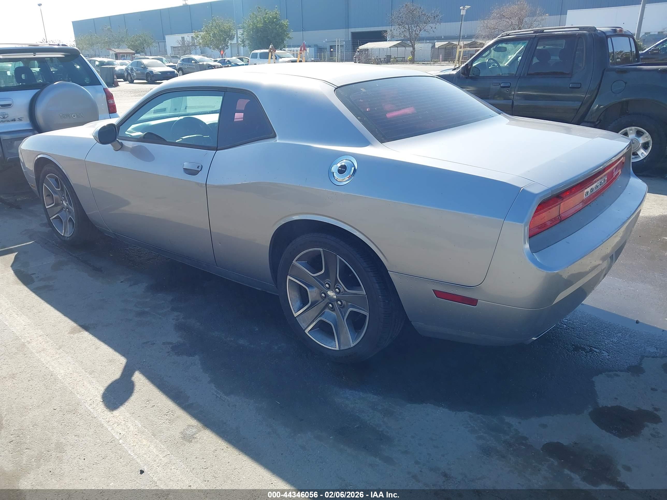 DODGE CHALLENGER image 3