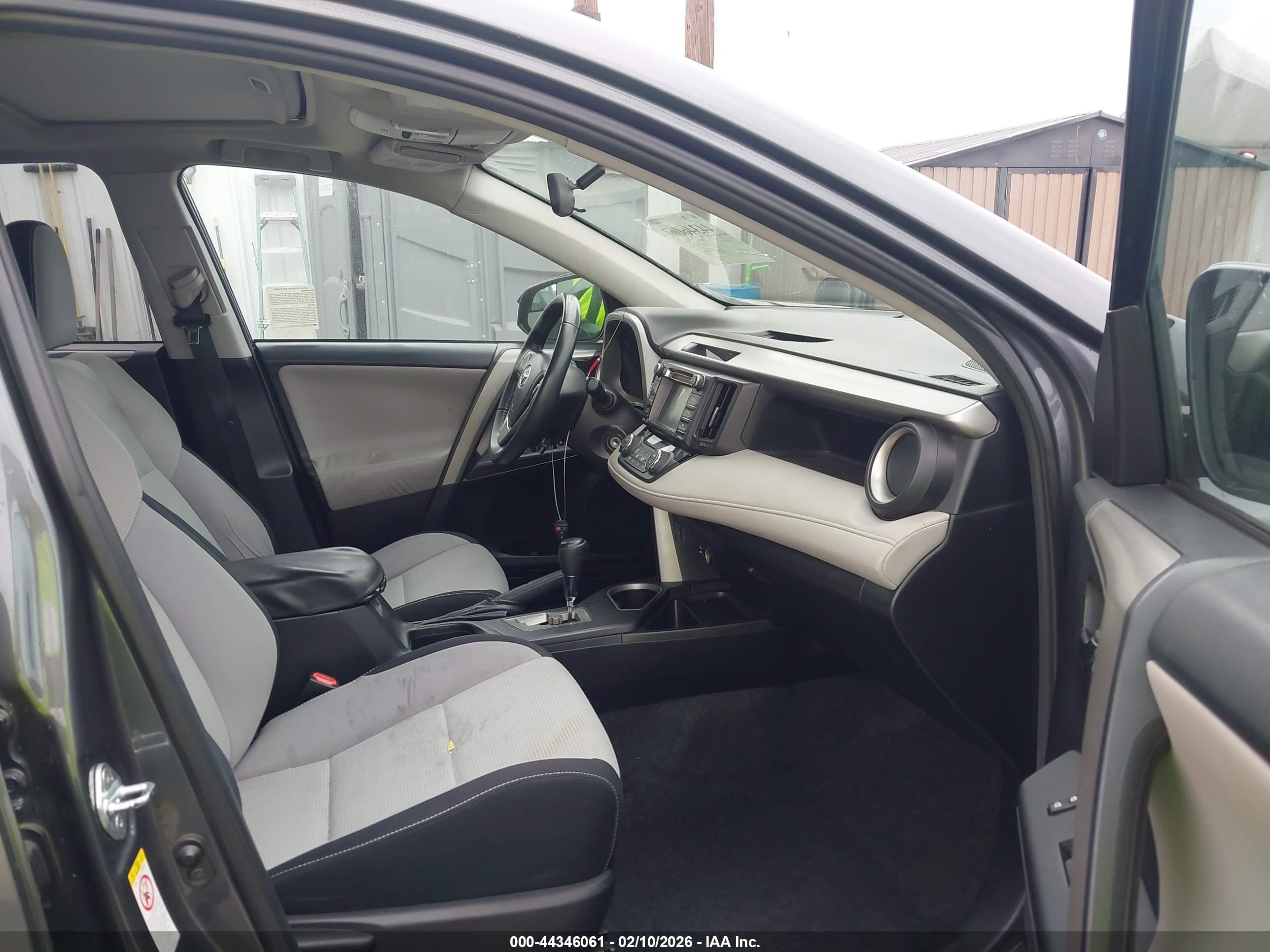 TOYOTA RAV4 image 5