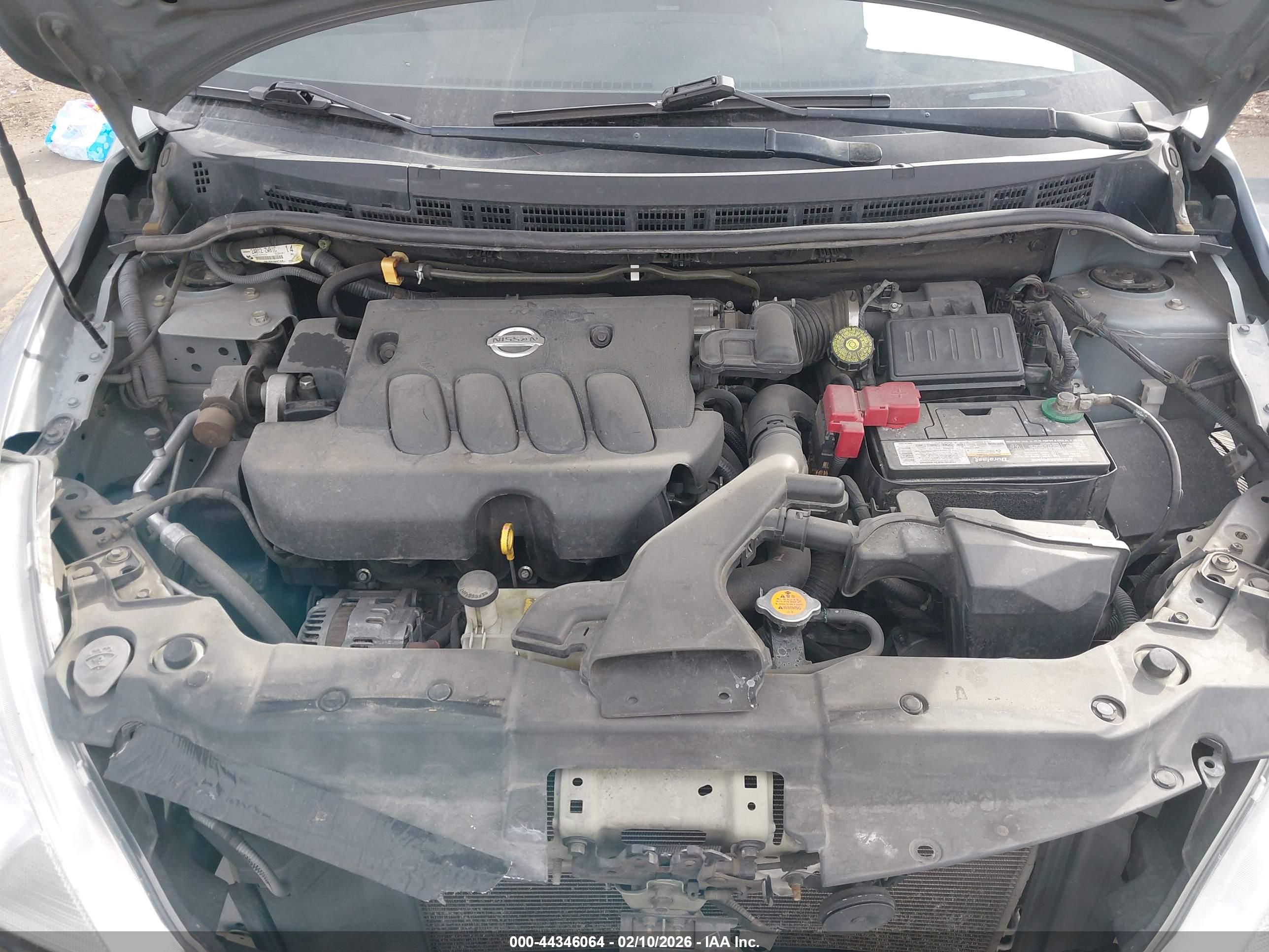 NISSAN VERSA image 10