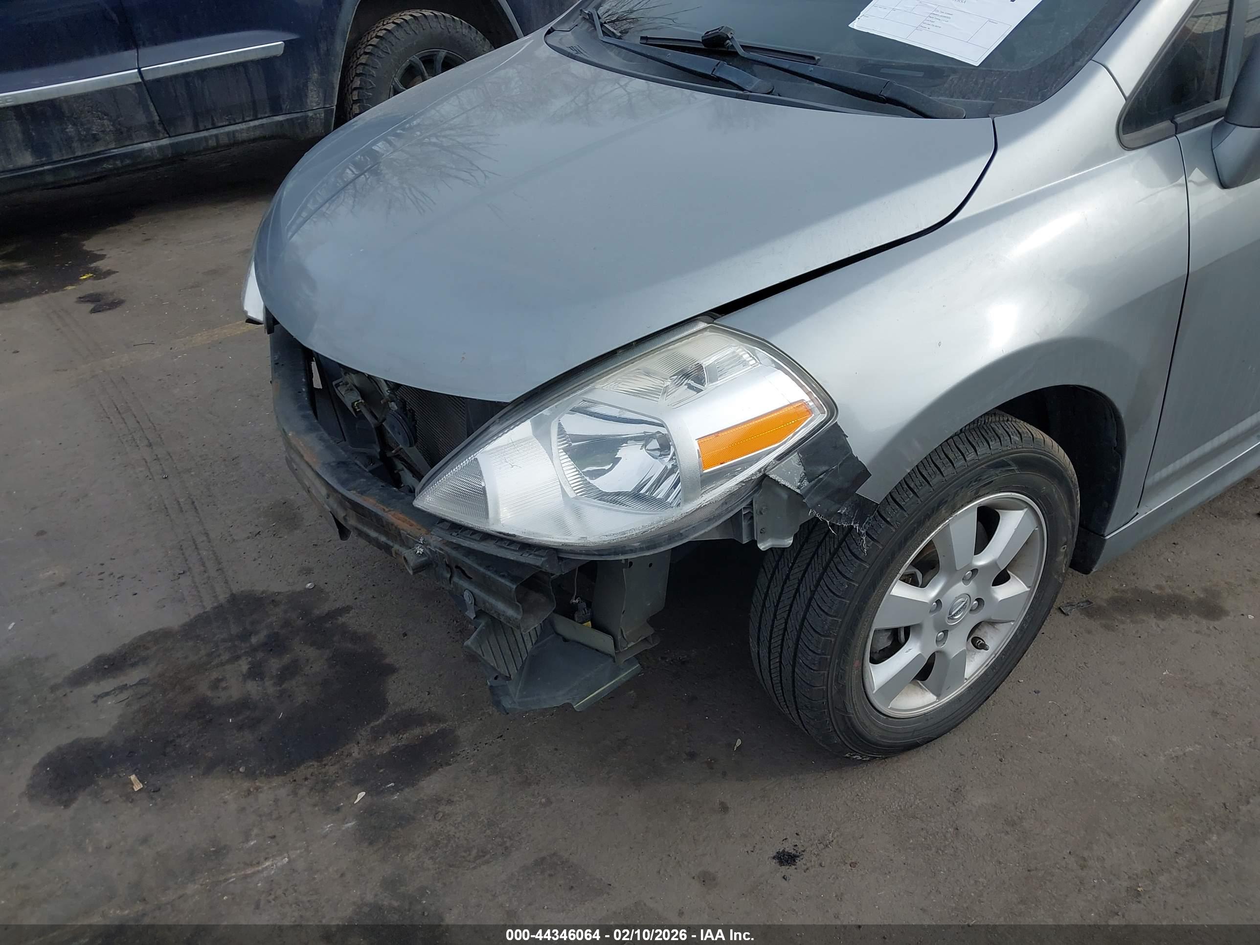 NISSAN VERSA image 6