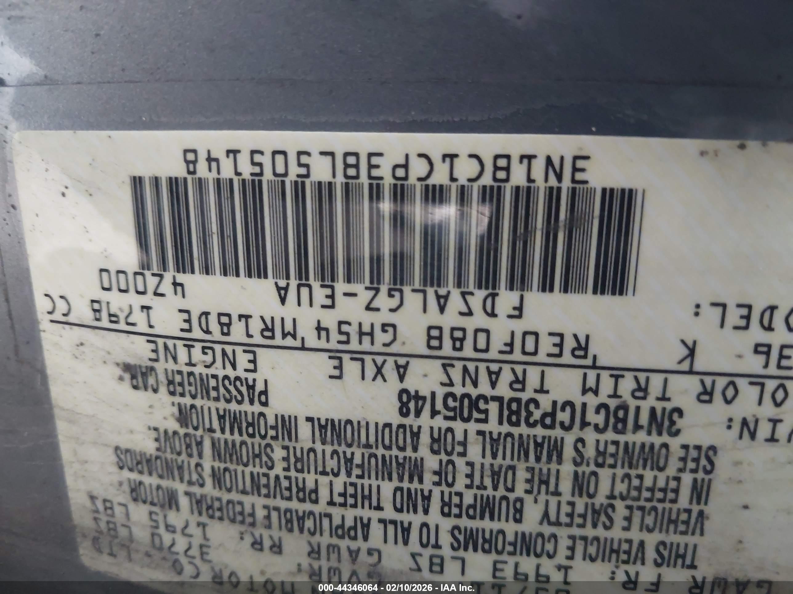 NISSAN VERSA image 9