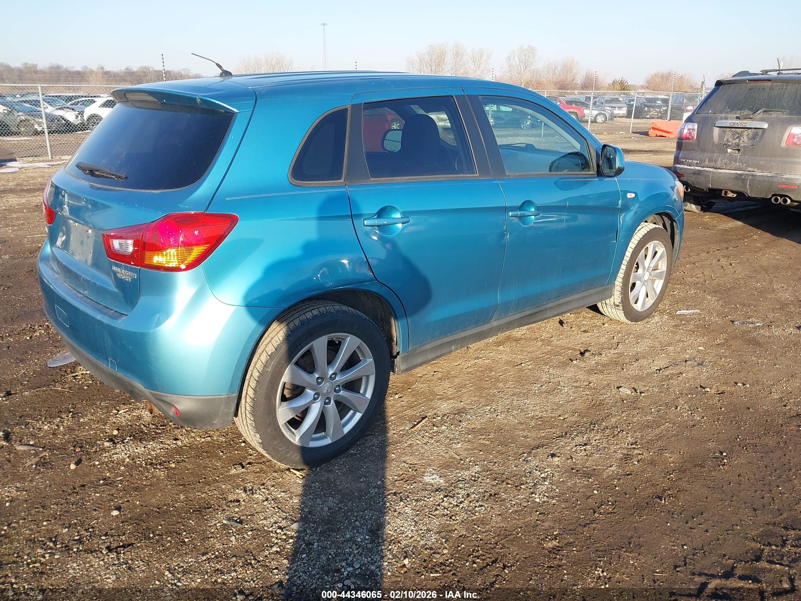 MITSUBISHI OUTLANDER image 4