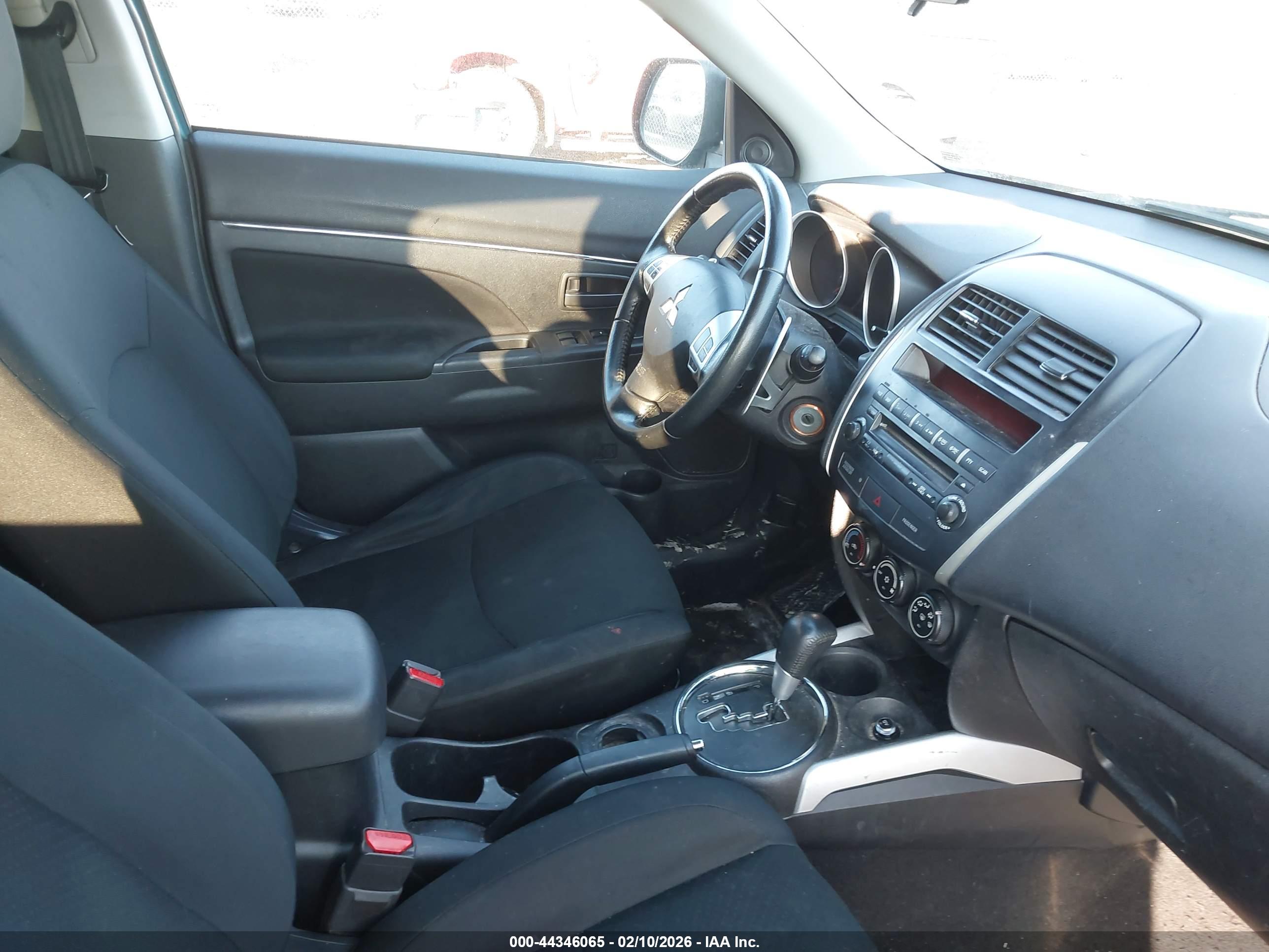 MITSUBISHI OUTLANDER image 5