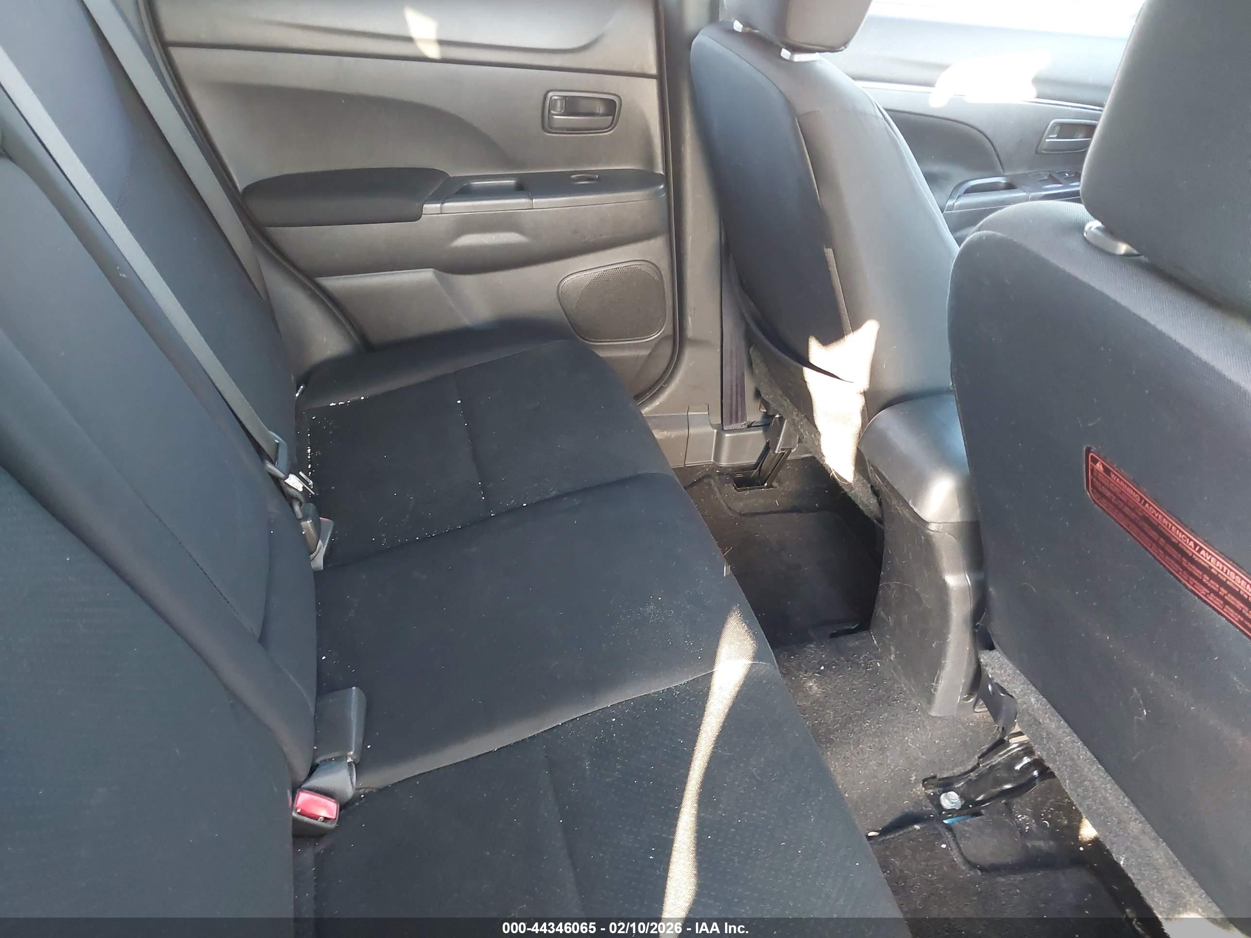 MITSUBISHI OUTLANDER image 8