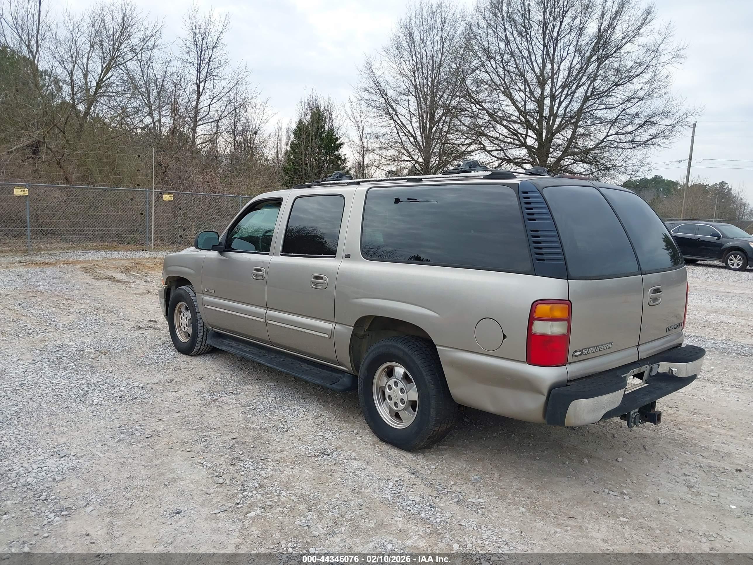 CHEVROLET SUBURBAN image 3