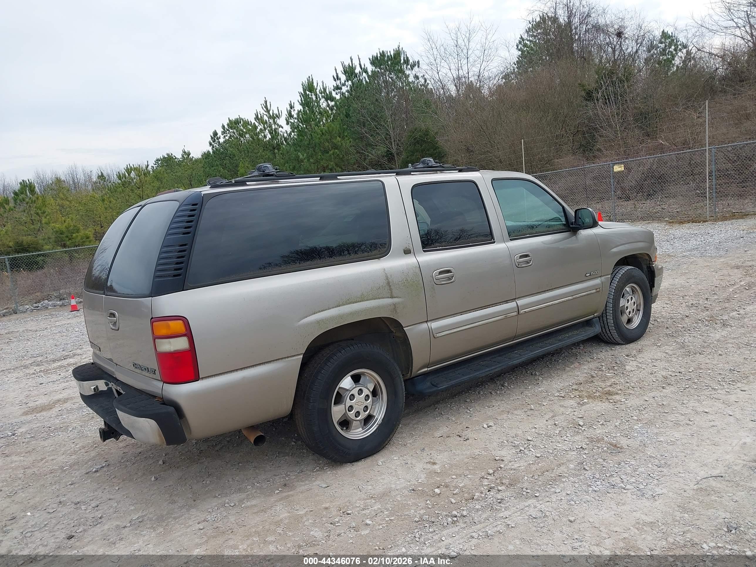 CHEVROLET SUBURBAN image 4