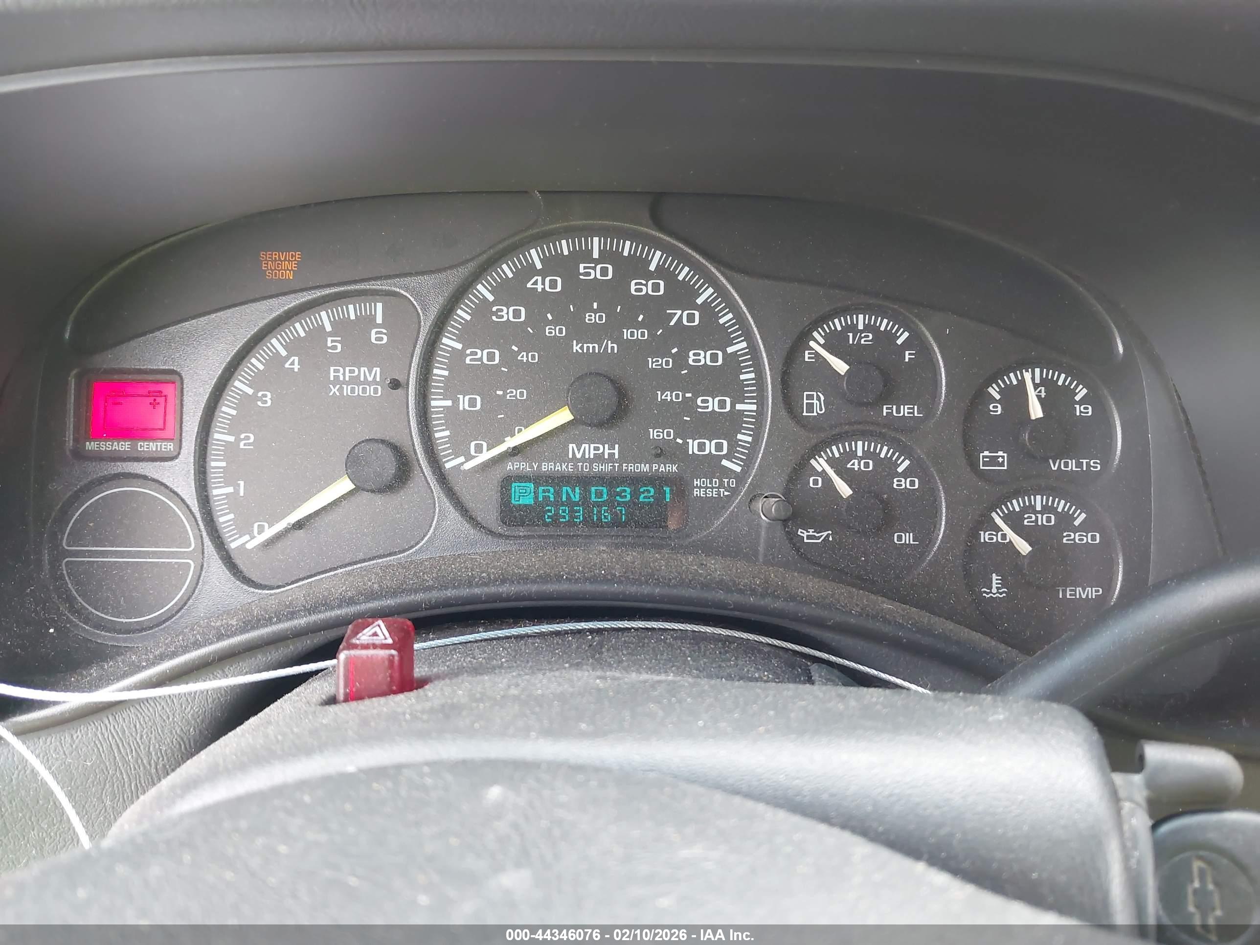 CHEVROLET SUBURBAN image 7