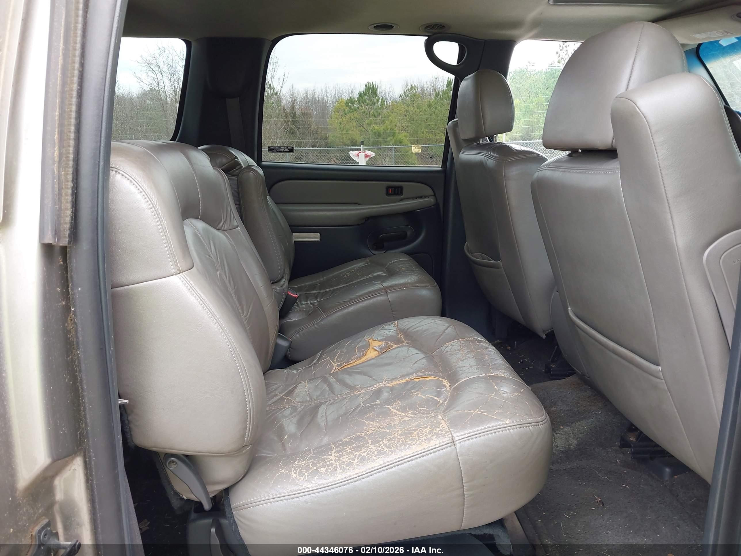 CHEVROLET SUBURBAN image 8
