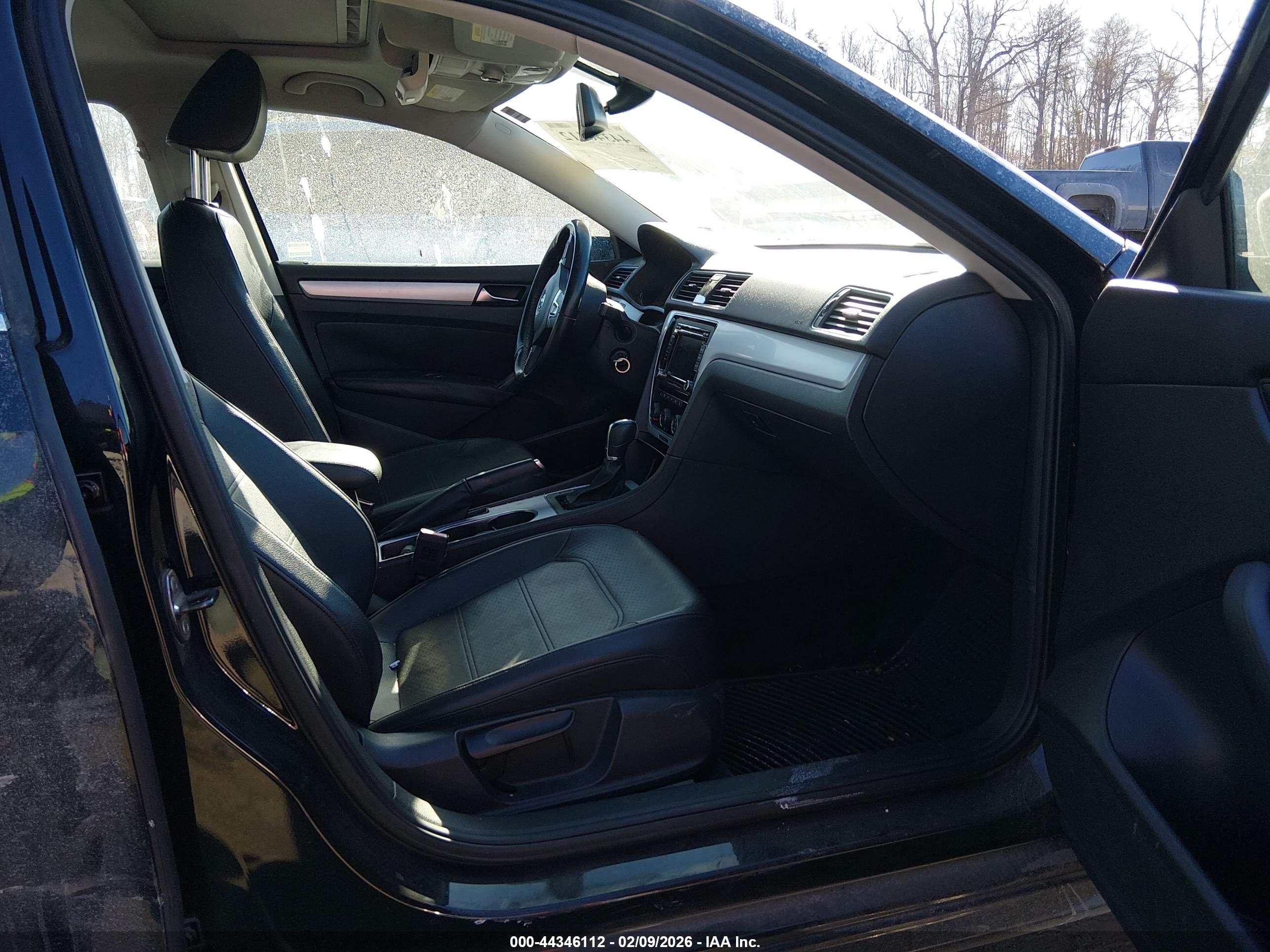 VOLKSWAGEN PASSAT image 5