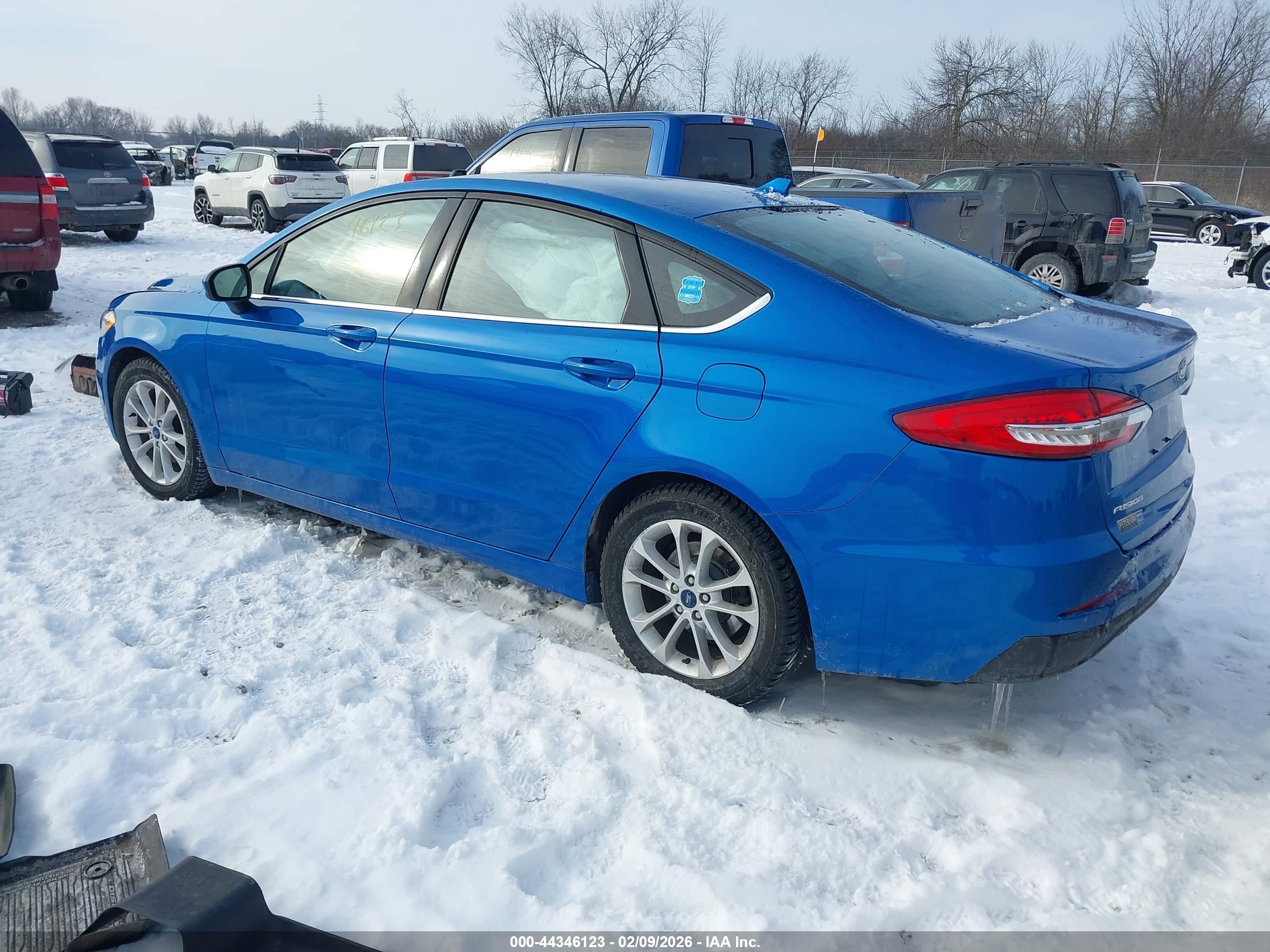 FORD FUSION image 3