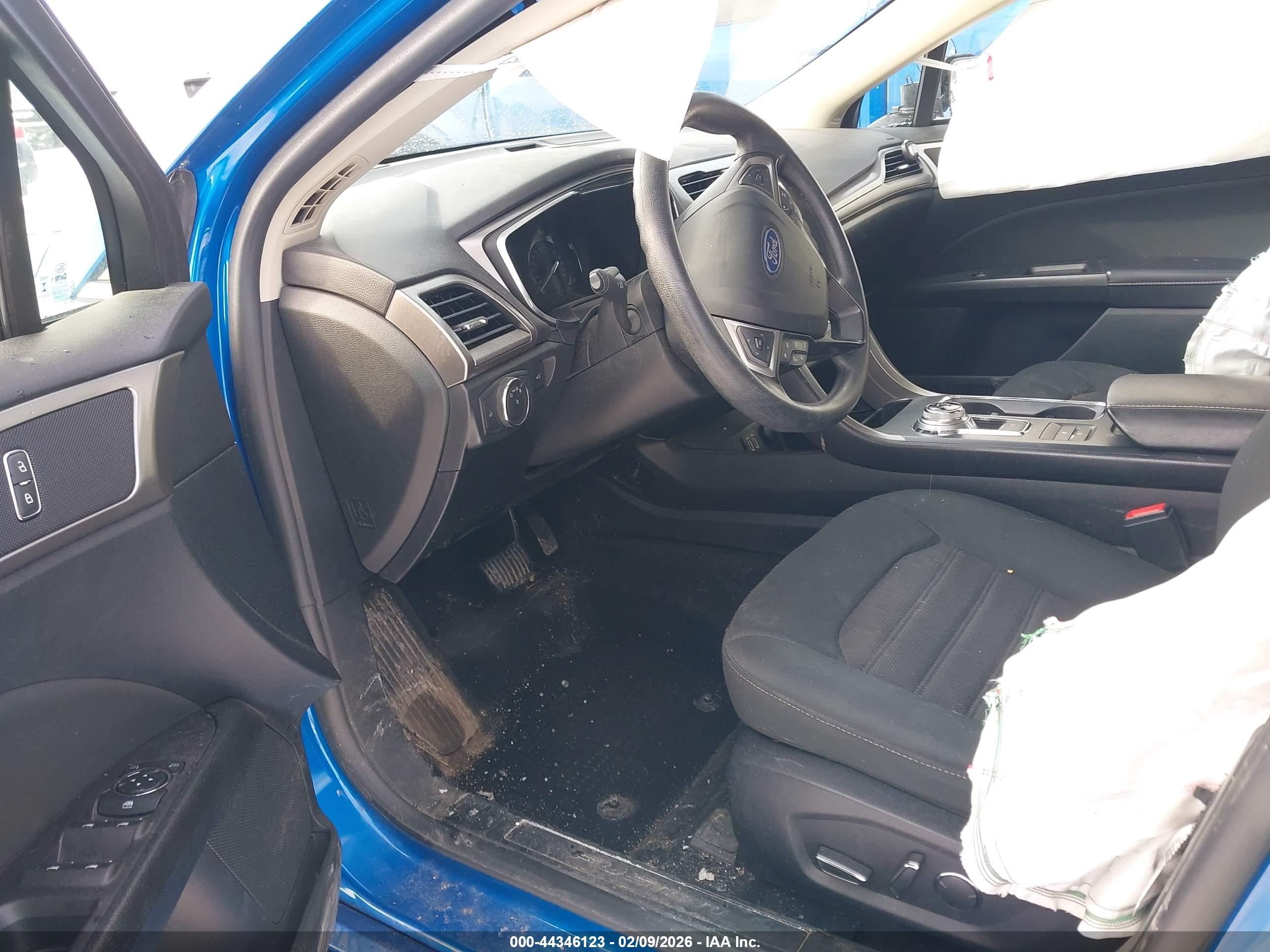 FORD FUSION image 5