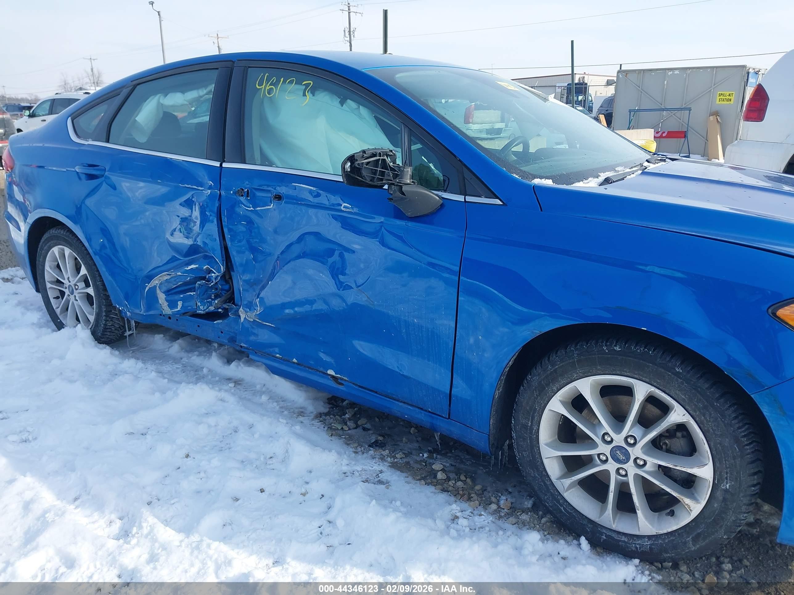 FORD FUSION image 6