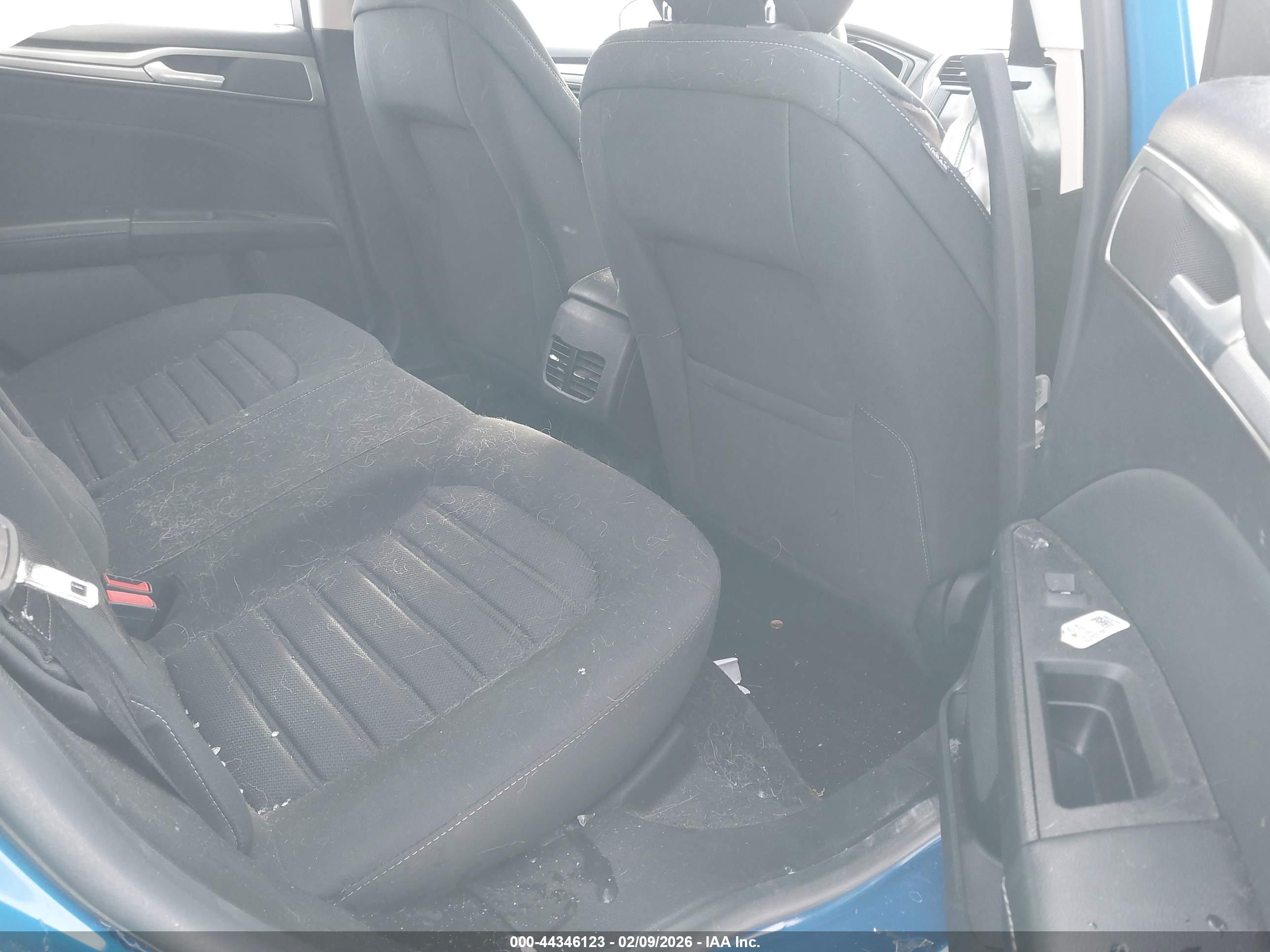 FORD FUSION image 8