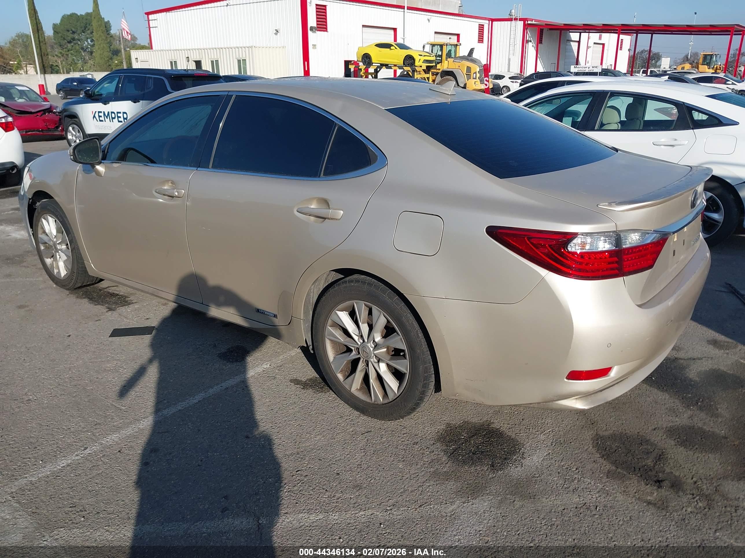LEXUS ES image 3