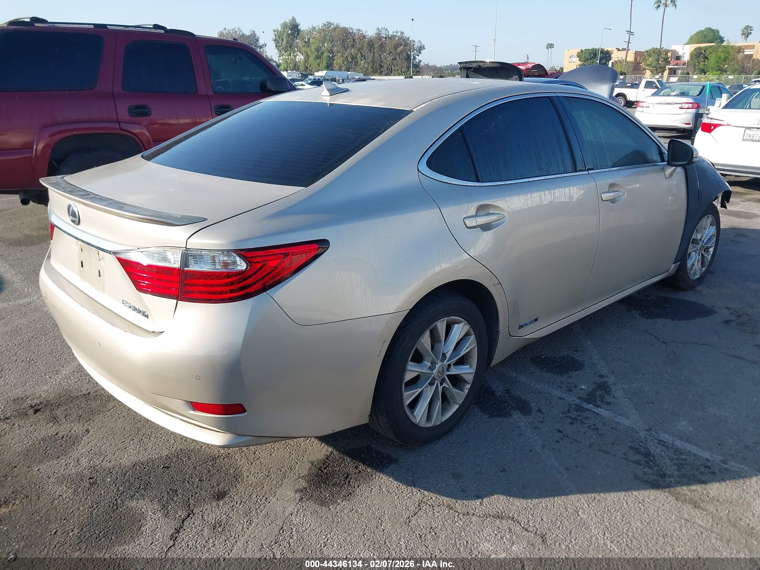 LEXUS ES image 4