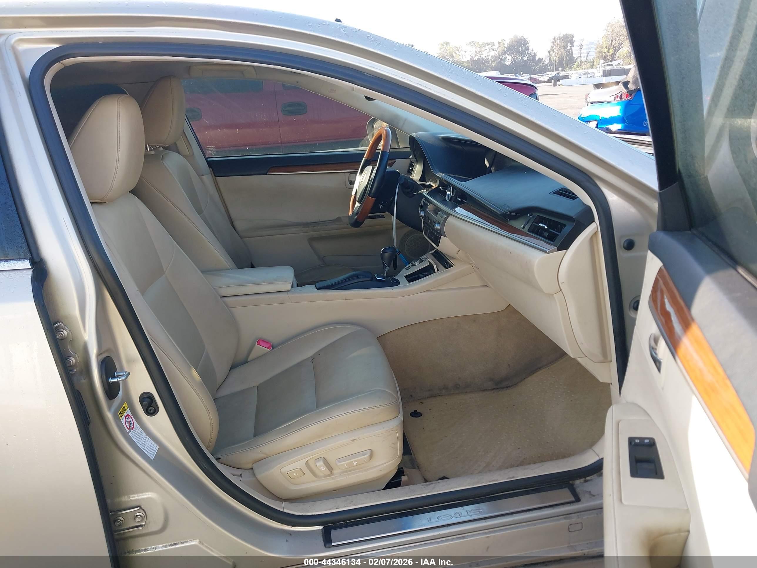 LEXUS ES image 5