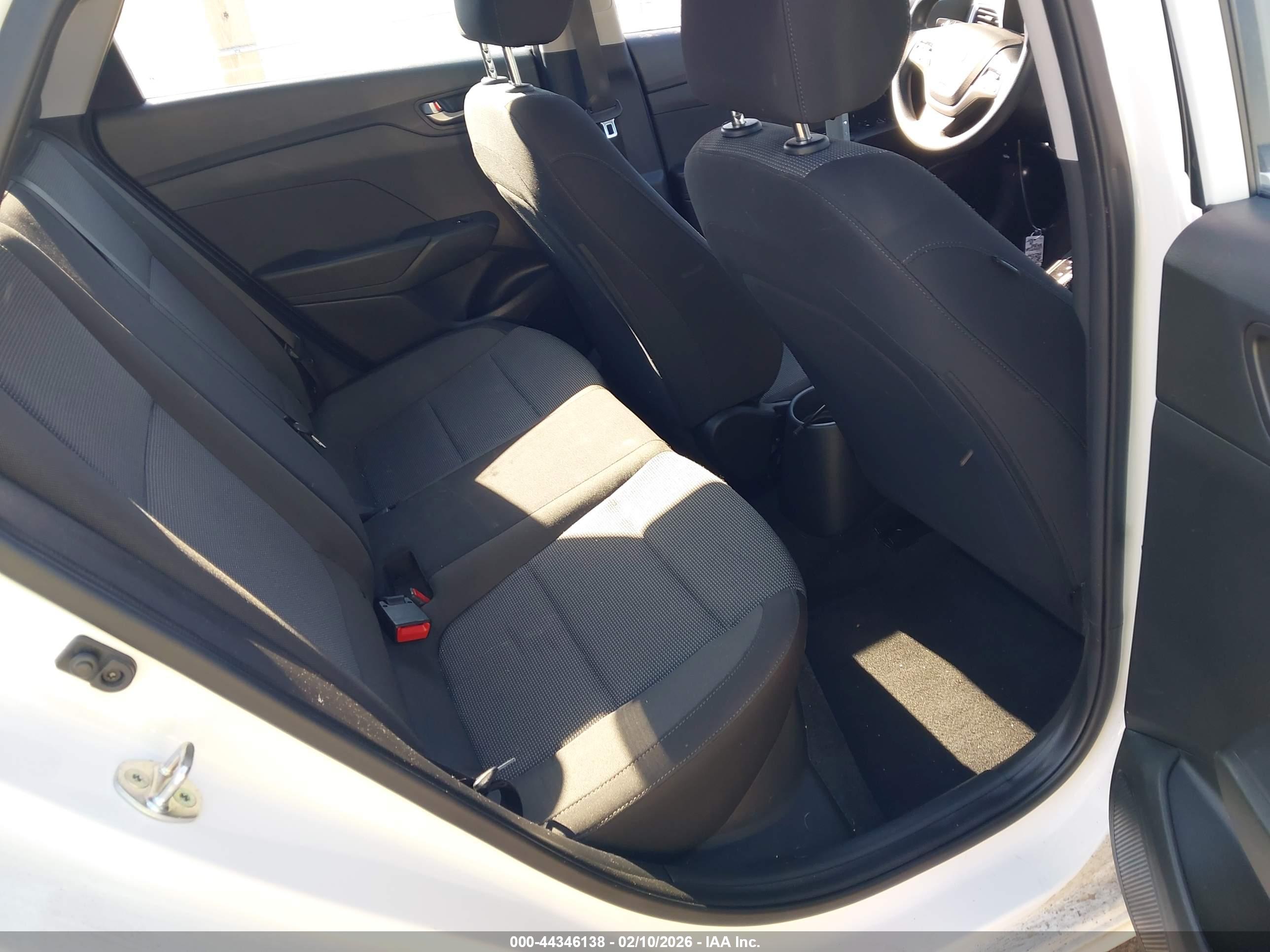 HYUNDAI ACCENT image 8