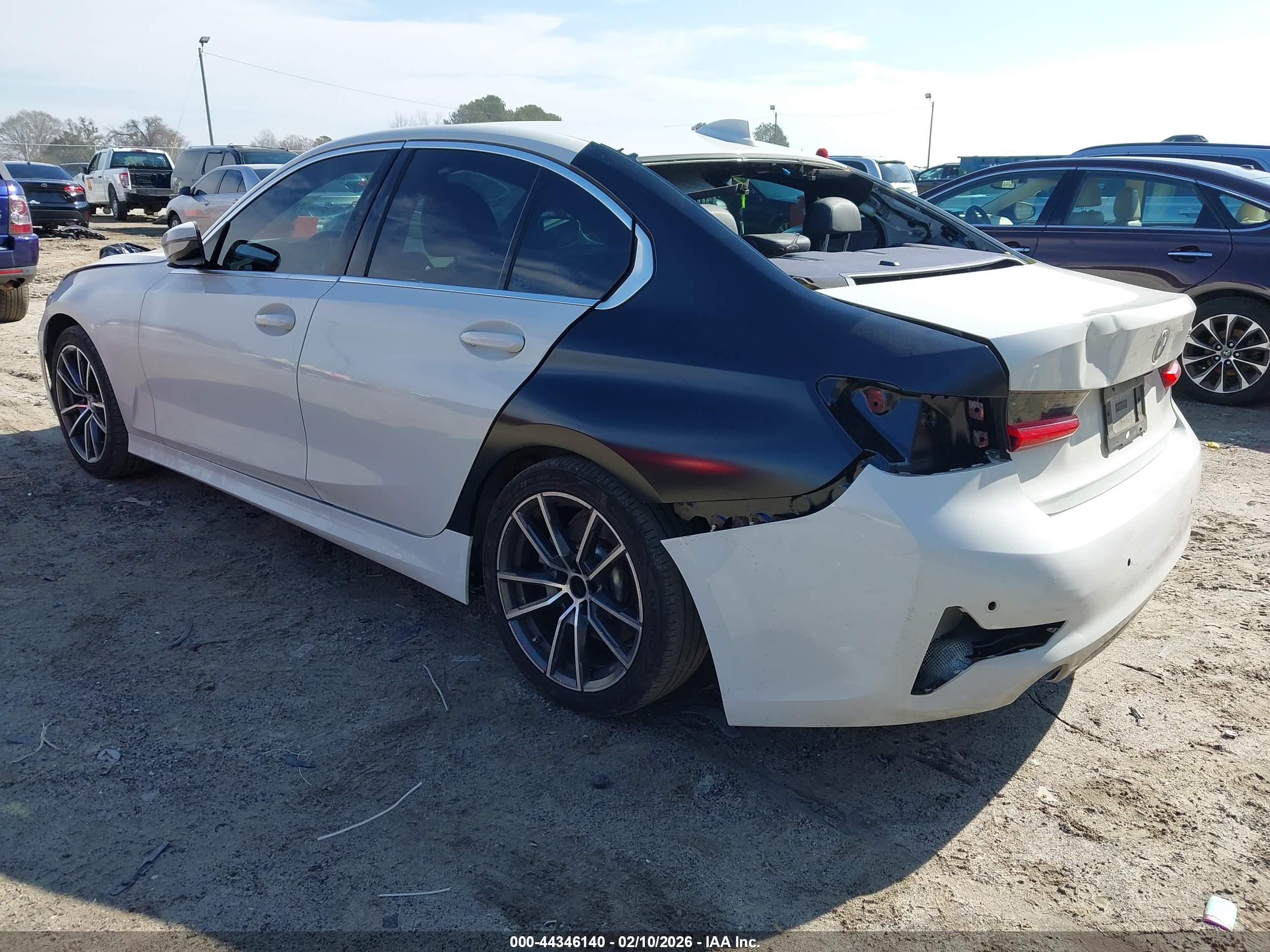 BMW 330I image 3