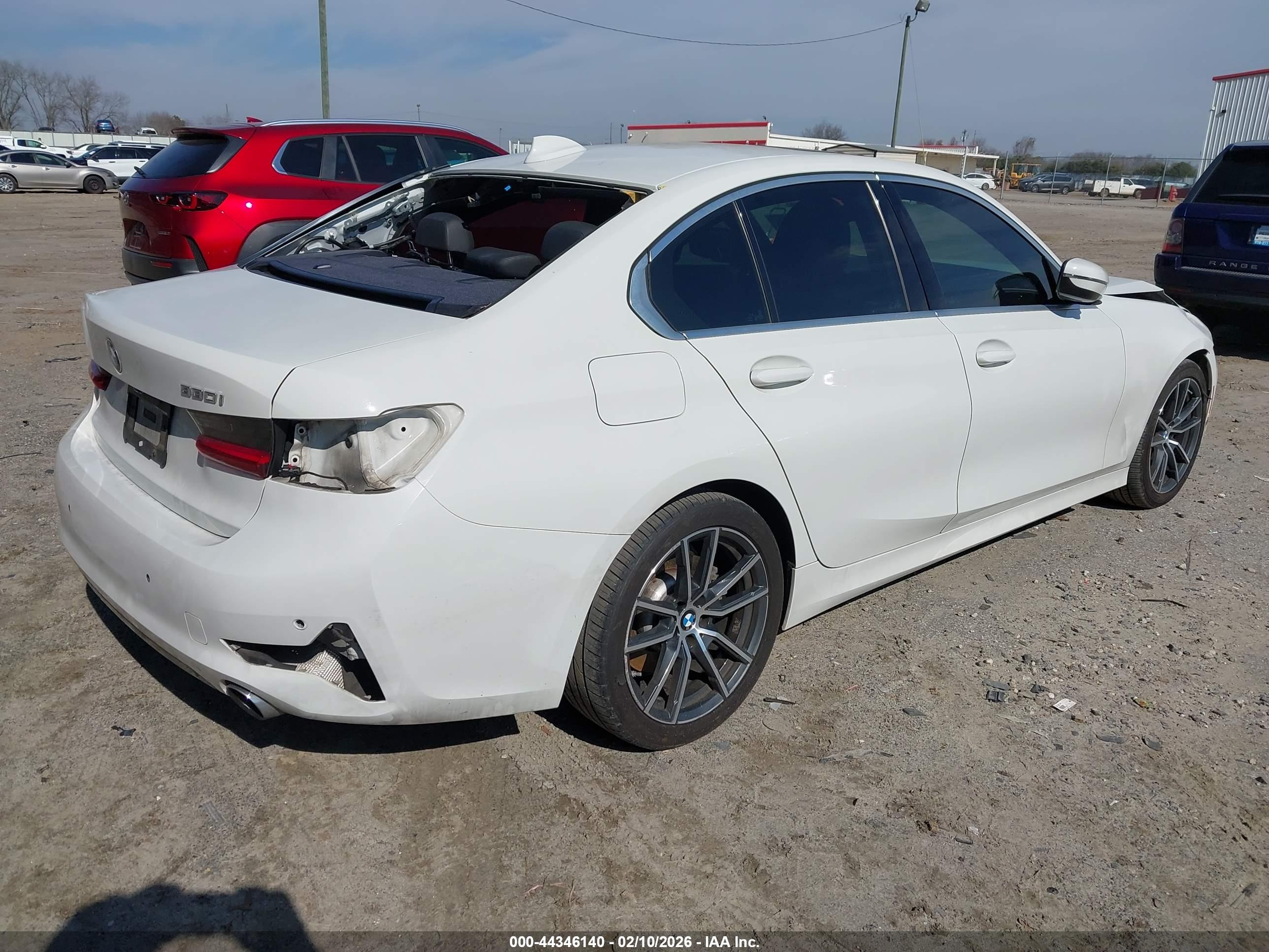 BMW 330I image 4
