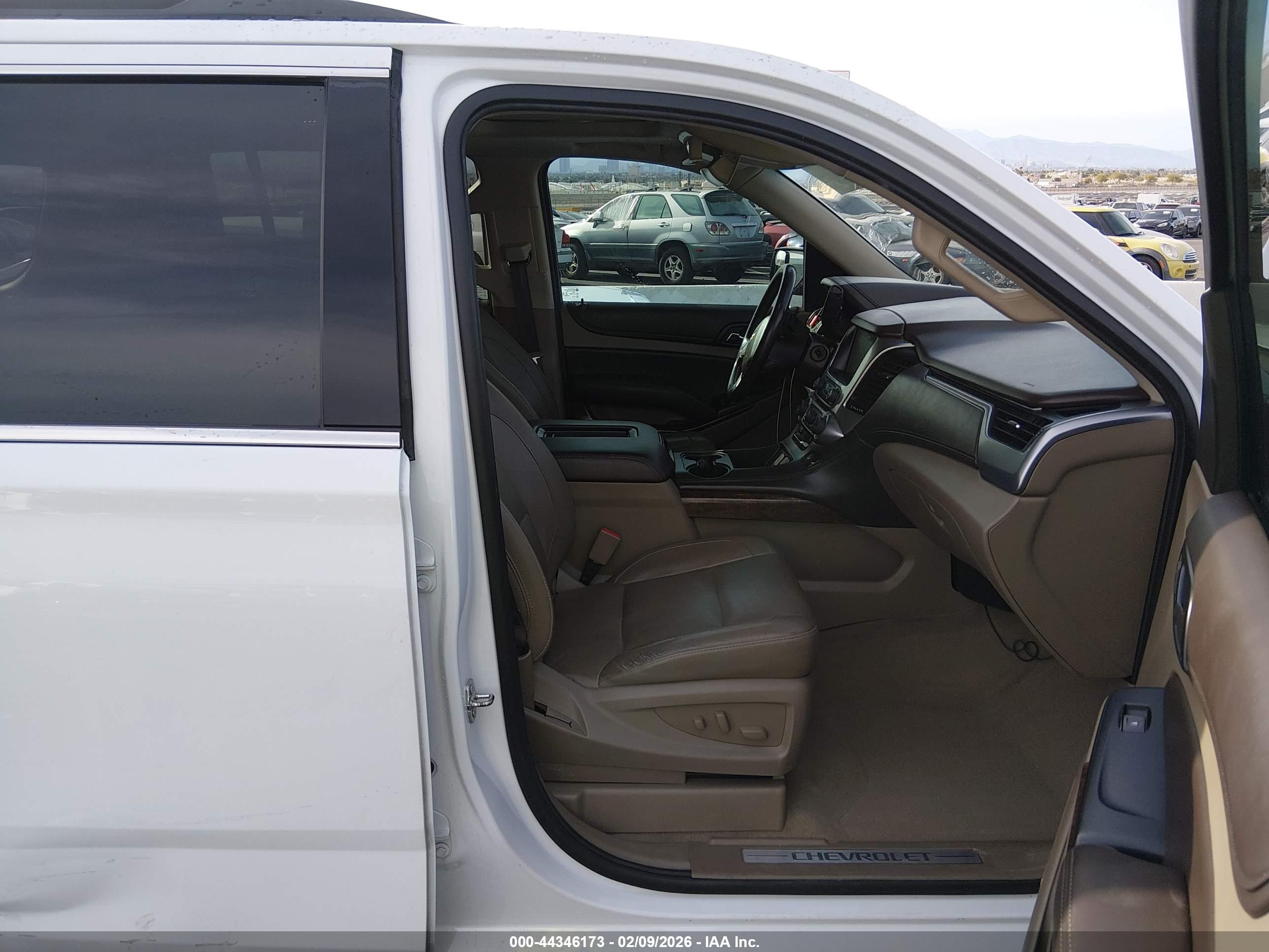 CHEVROLET SUBURBAN image 5