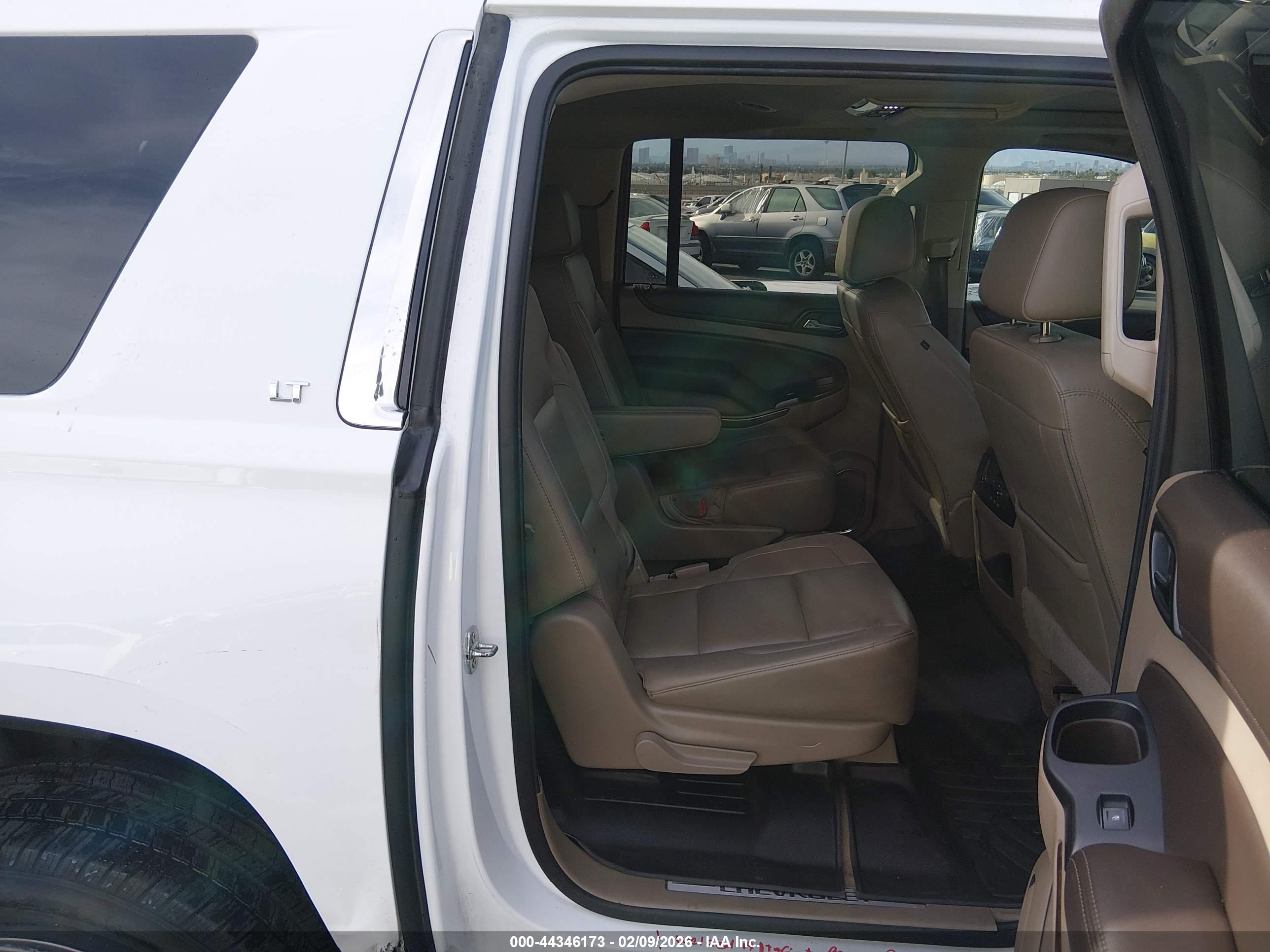 CHEVROLET SUBURBAN image 8
