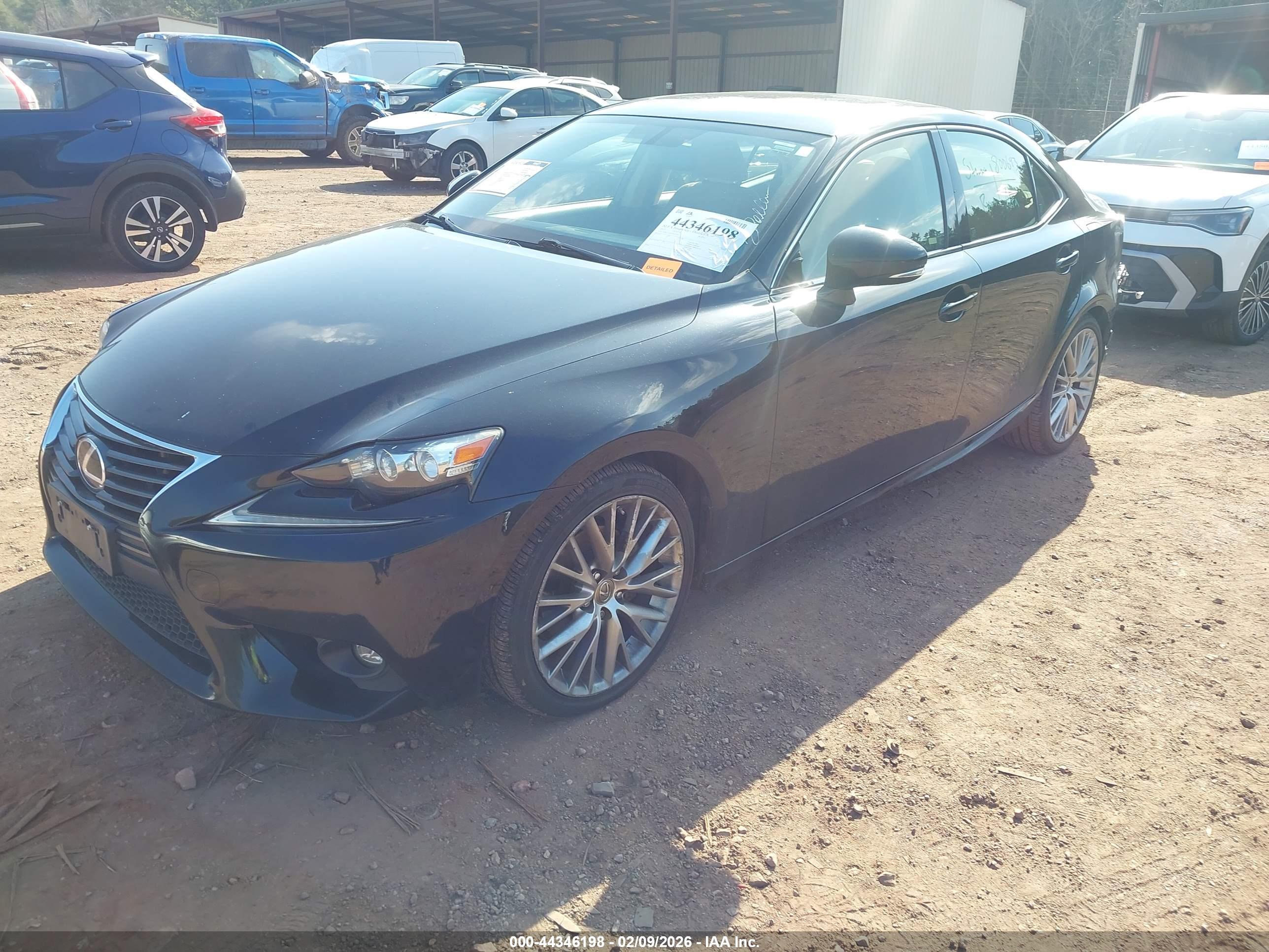 LEXUS IS image 2