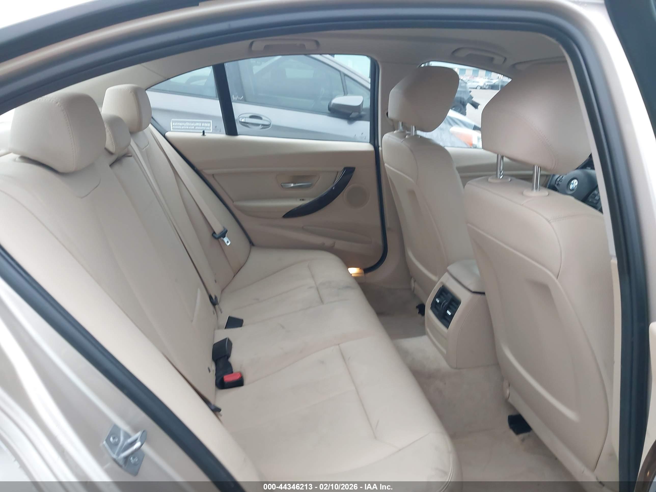 BMW 320I image 8