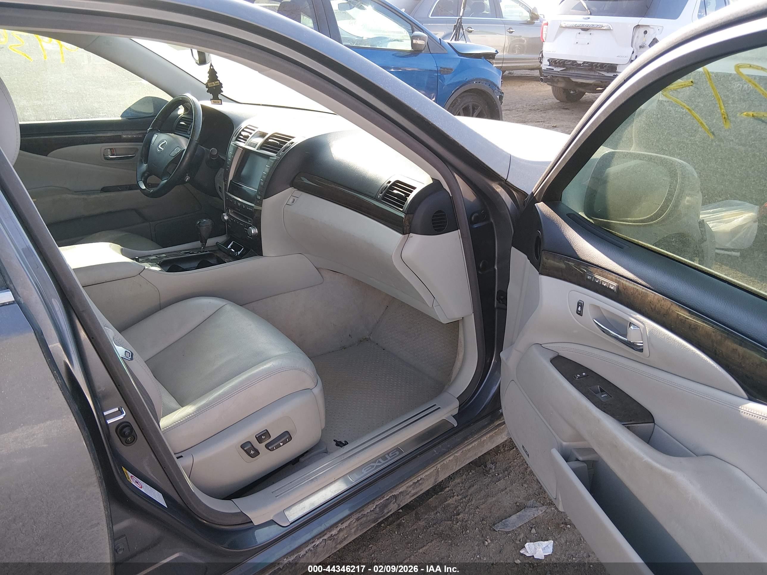 LEXUS LS image 5