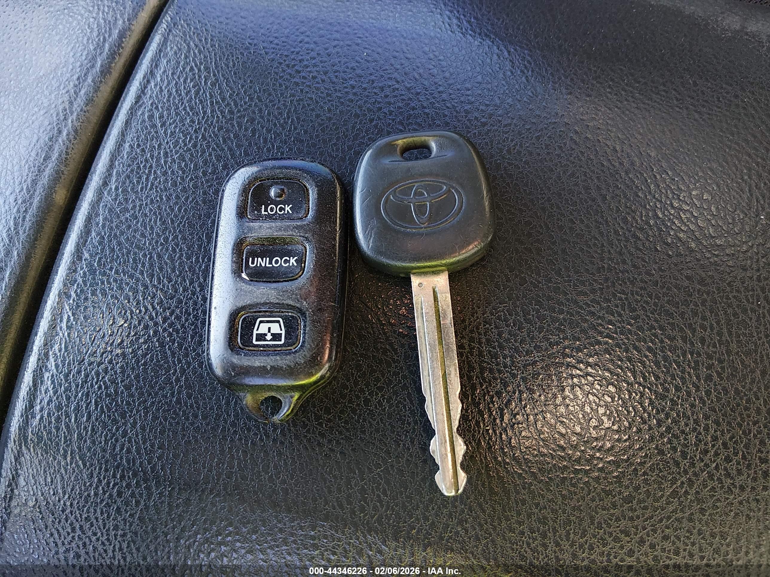 TOYOTA 4RUNNER image 11