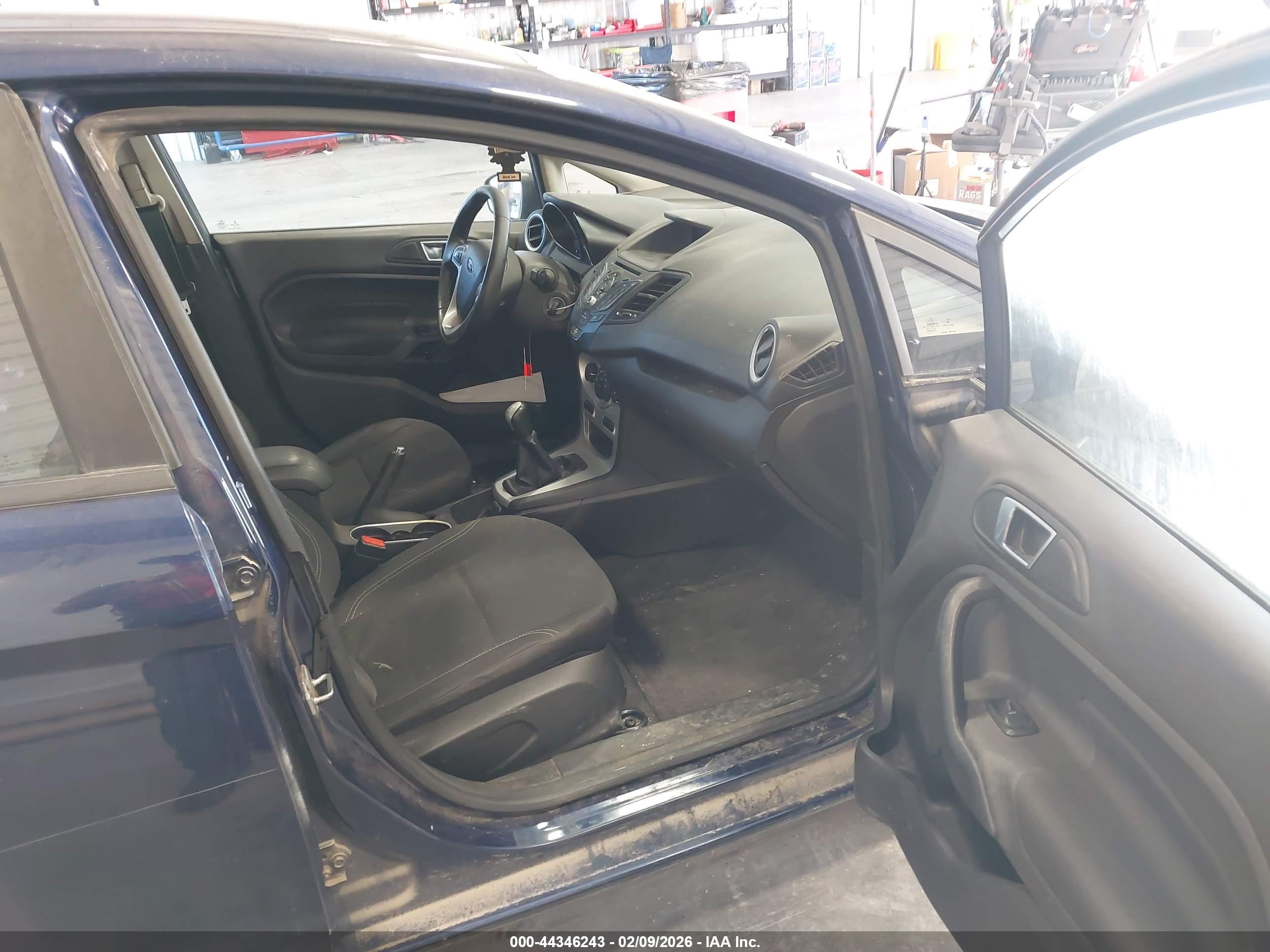 FORD FIESTA image 5