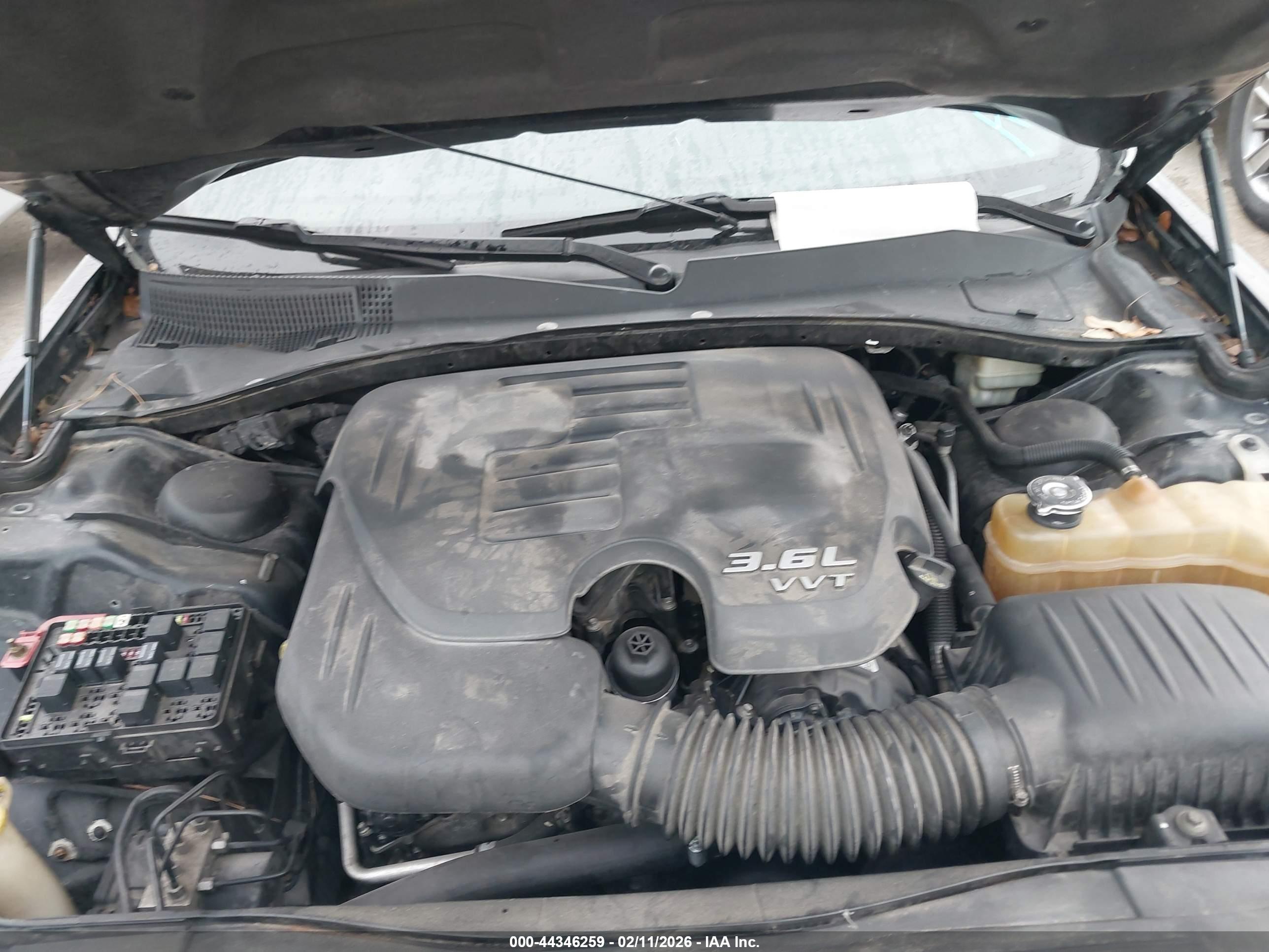 CHRYSLER 300 image 10