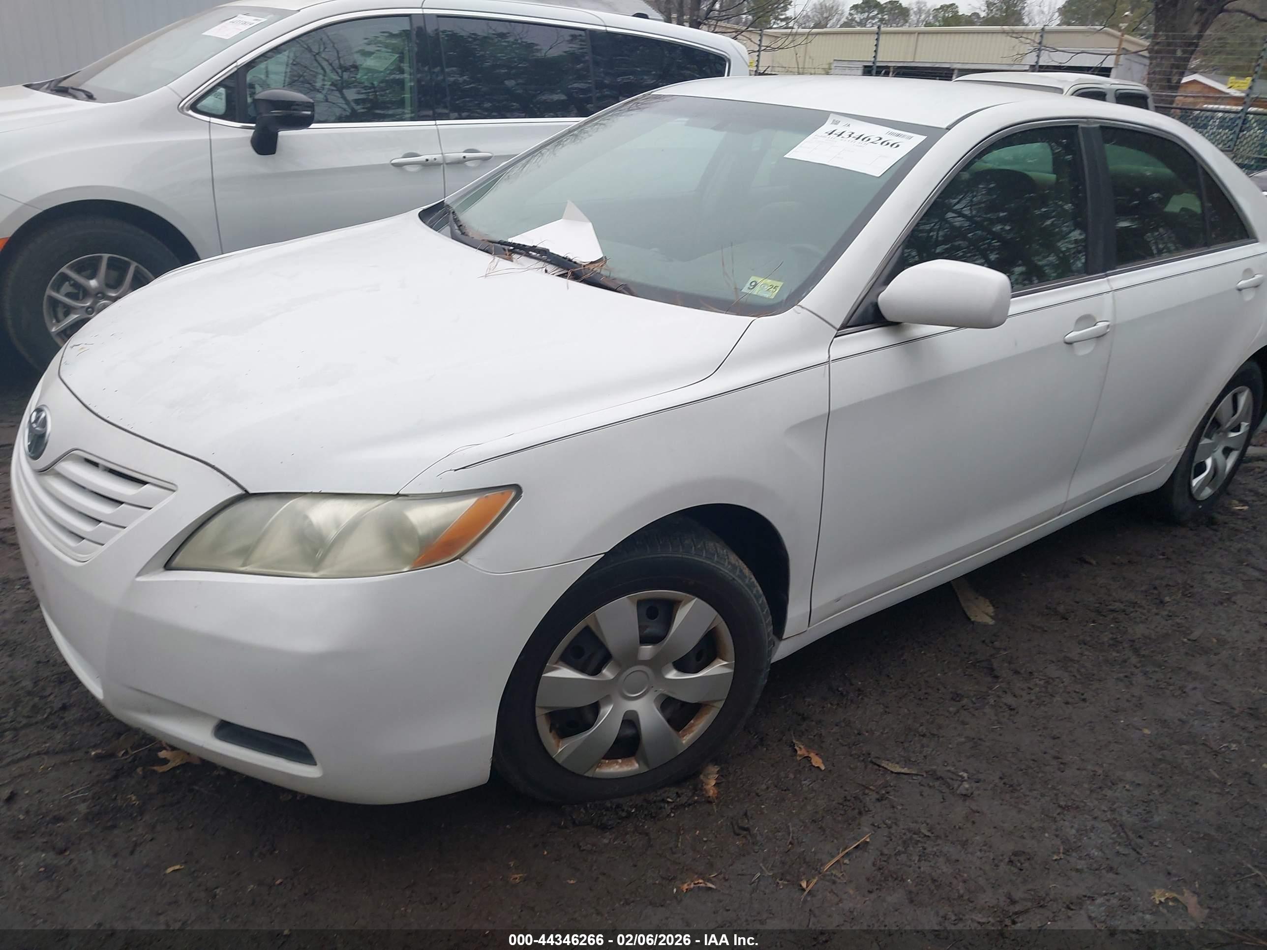 TOYOTA CAMRY image 2