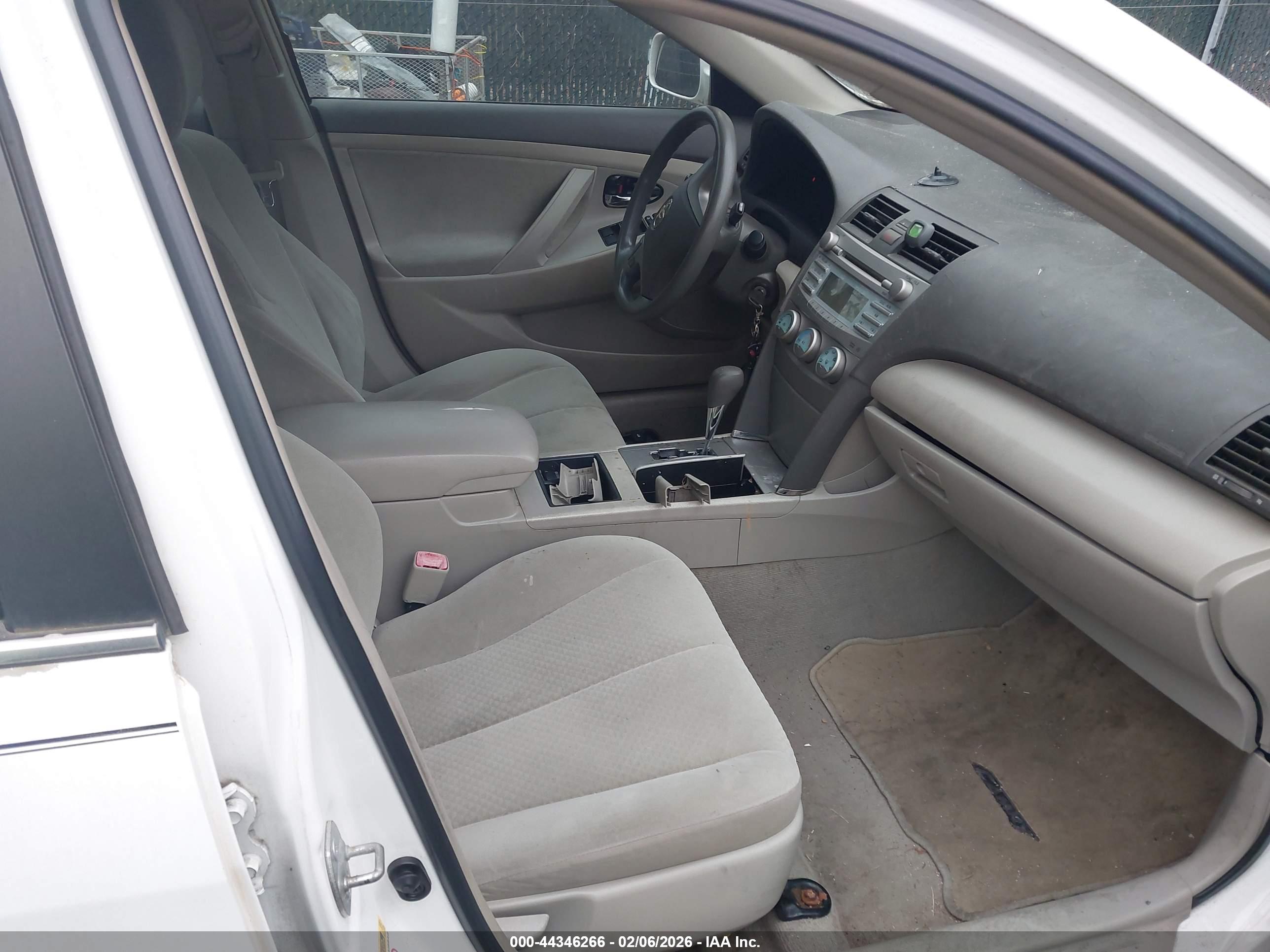 TOYOTA CAMRY image 5