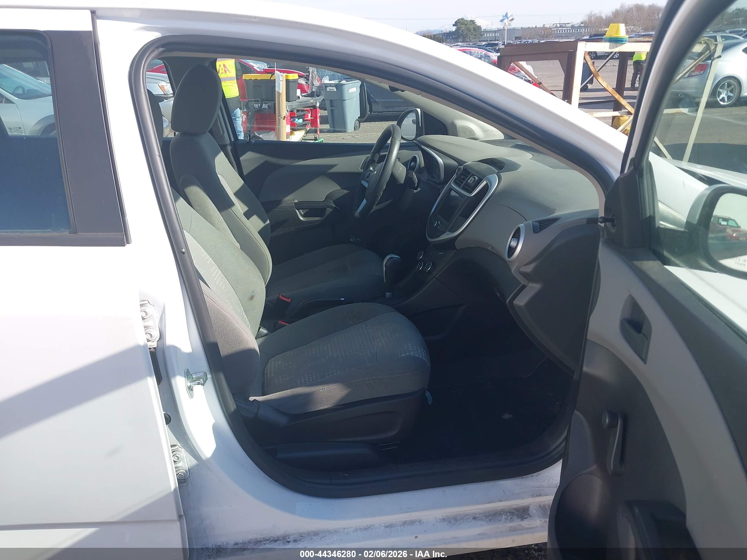 CHEVROLET SONIC image 5