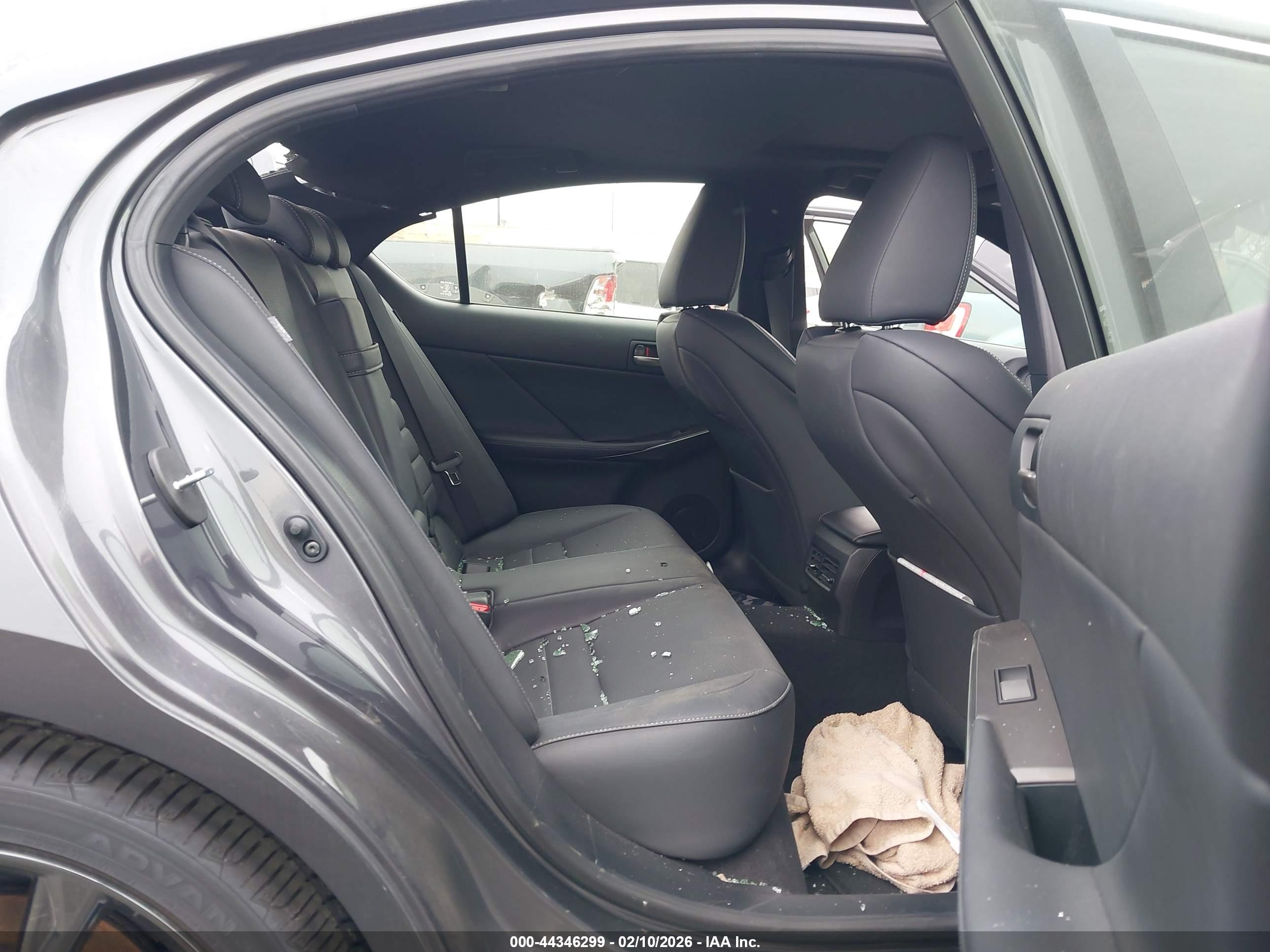 LEXUS IS image 8