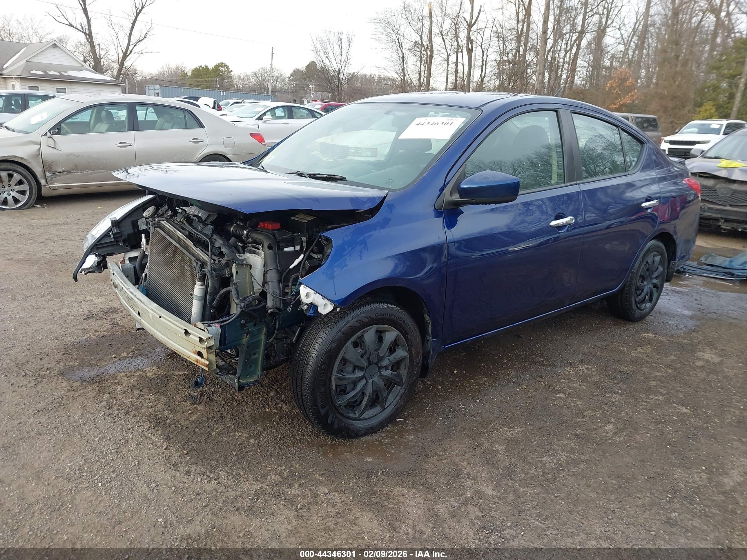 NISSAN VERSA image 2