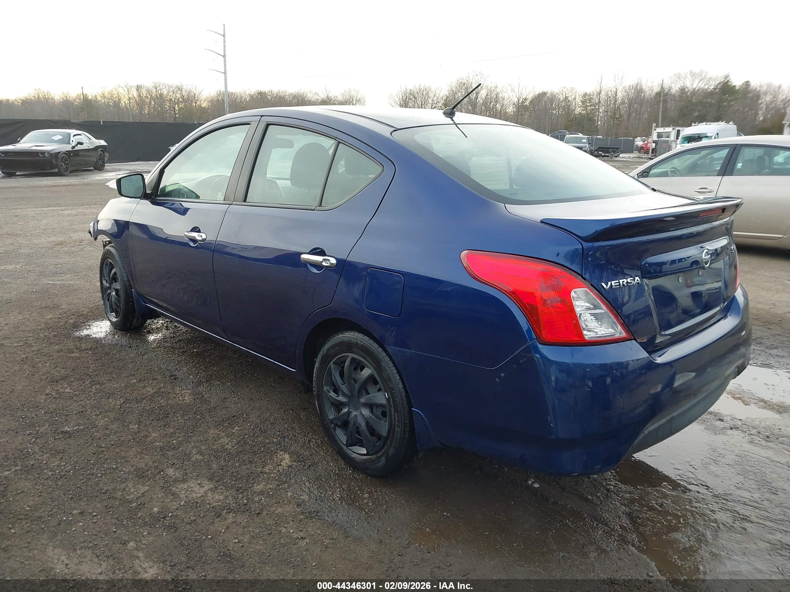 NISSAN VERSA image 3